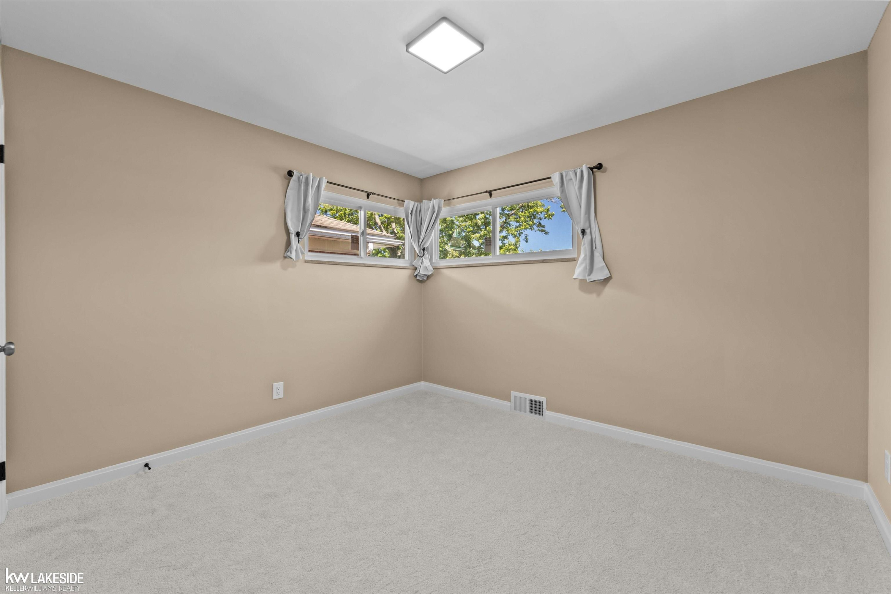 16504 Collinson Avenue, Eastpointe, MI 48021 — Photo 23