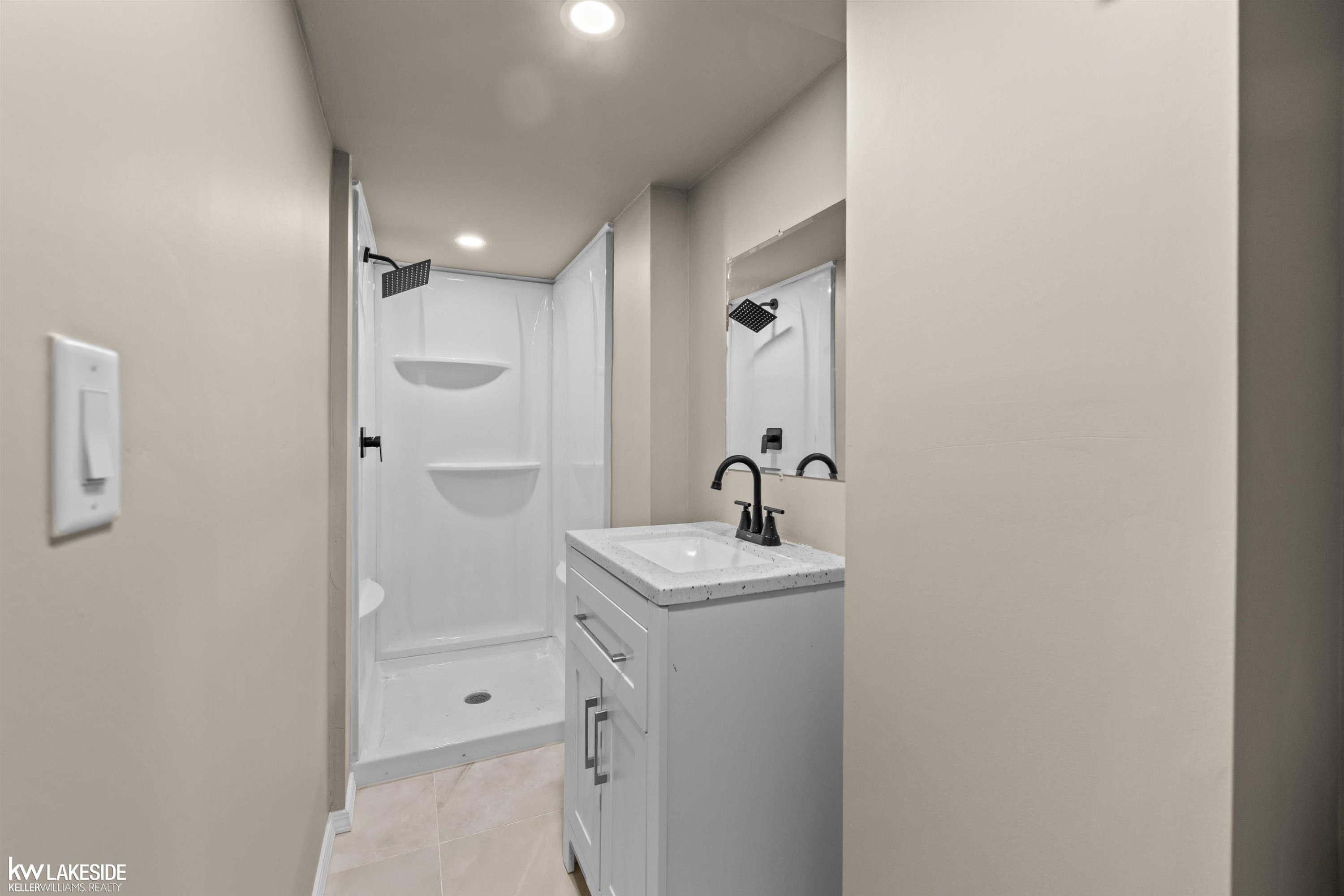 16504 Collinson Avenue, Eastpointe, MI 48021 — Photo 25