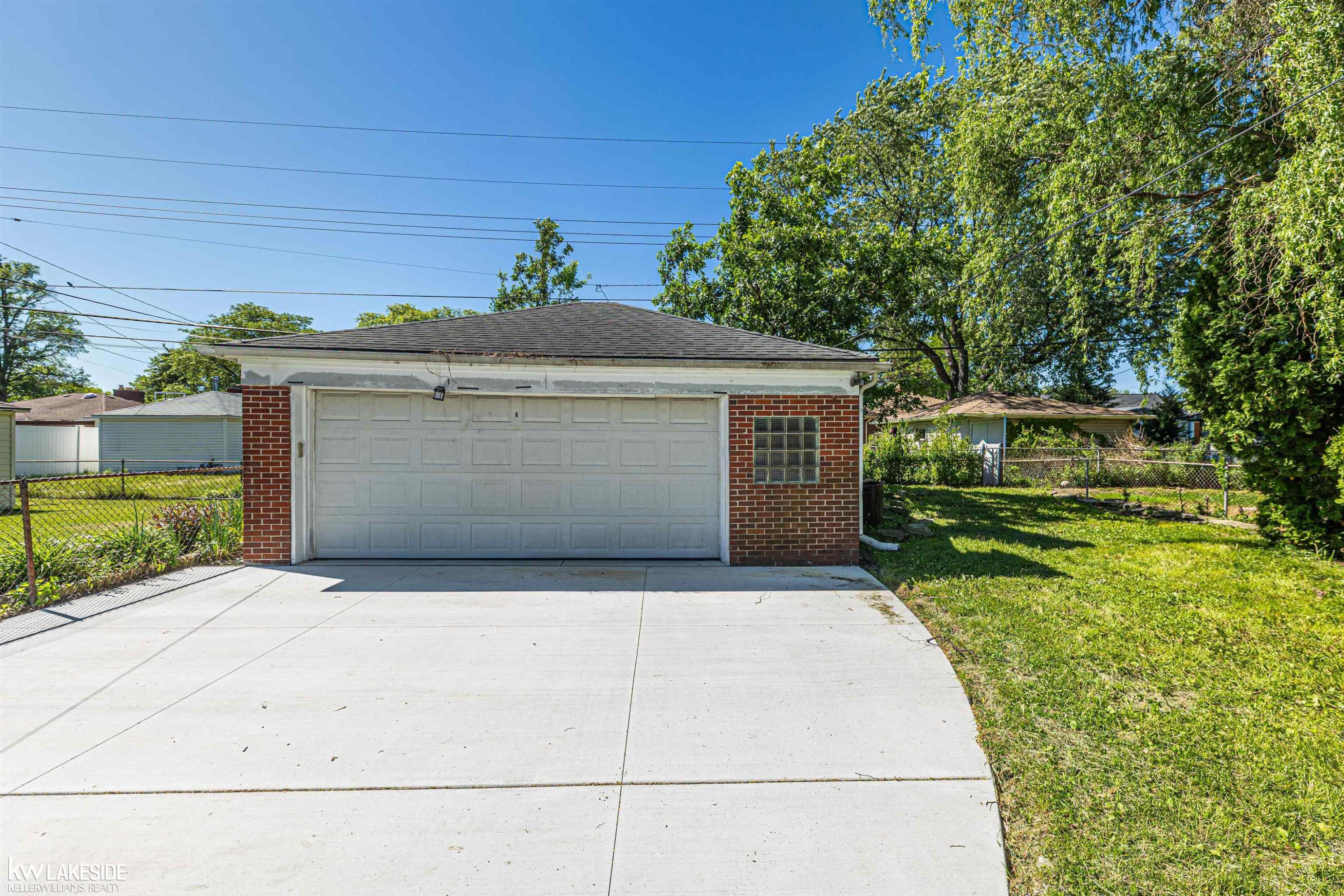 16504 Collinson Avenue, Eastpointe, MI 48021 — Photo 29