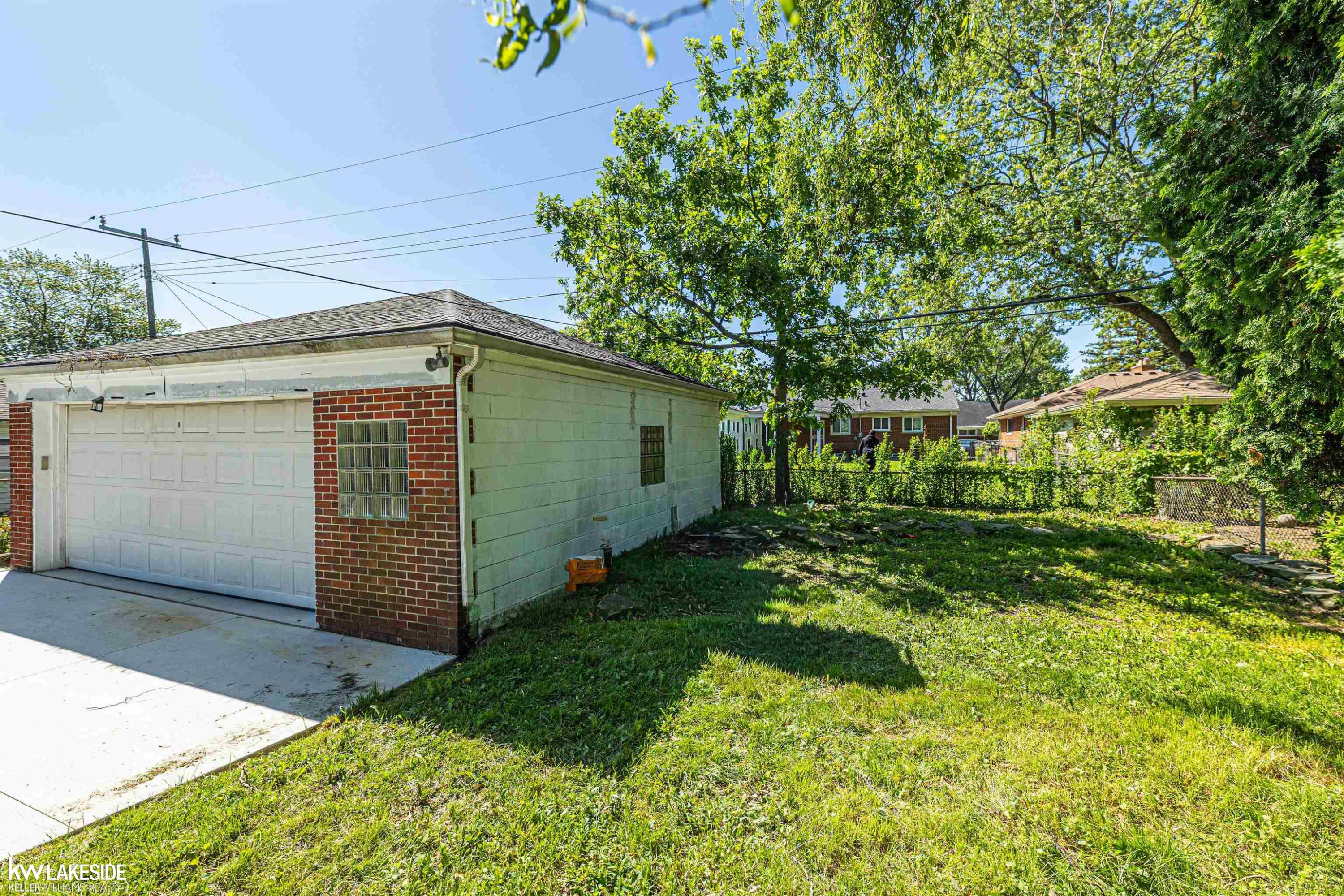 16504 Collinson Avenue, Eastpointe, MI 48021 — Photo 30