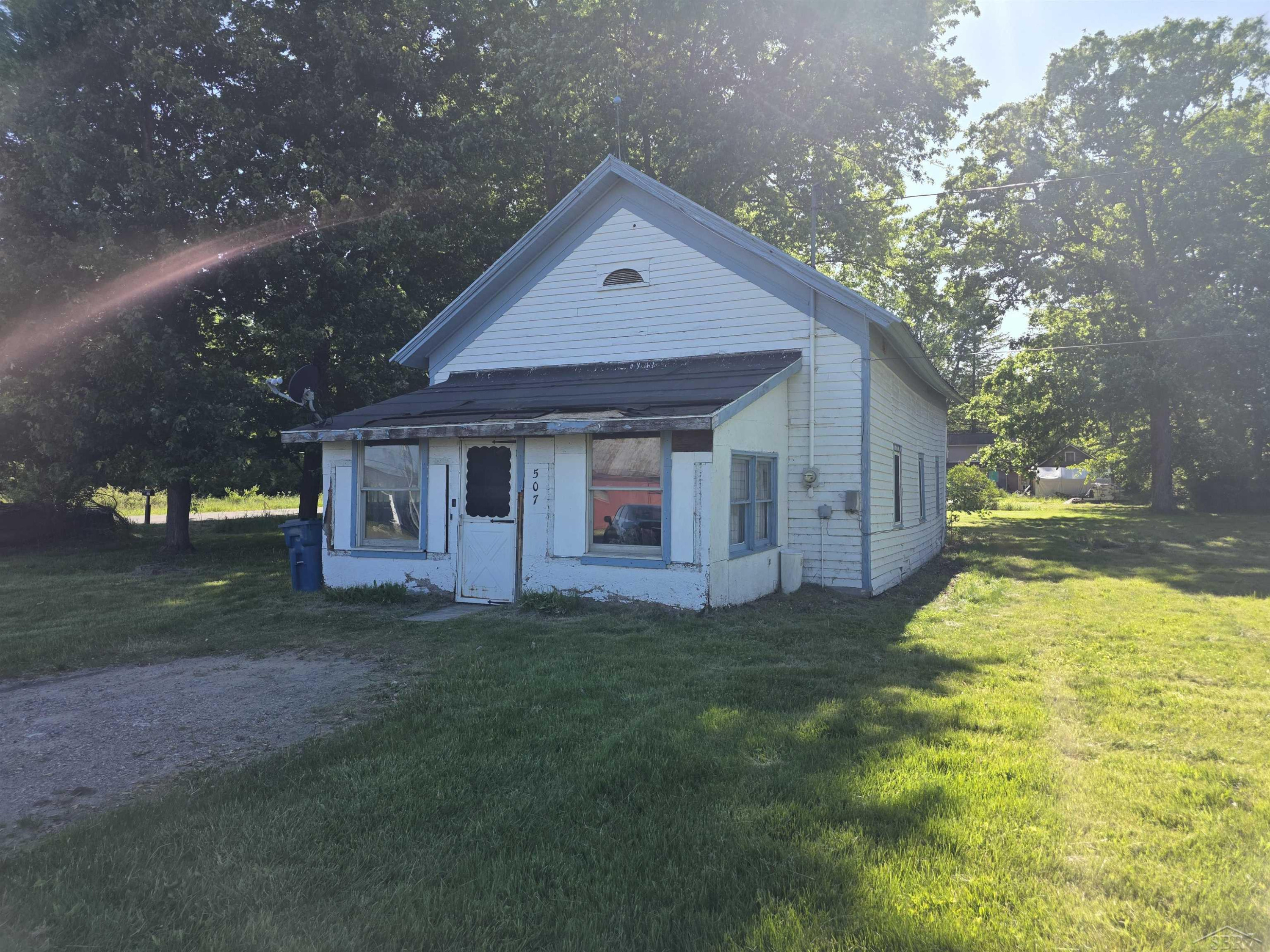 507 N Nine Mile Road, Sanford, MI 48657