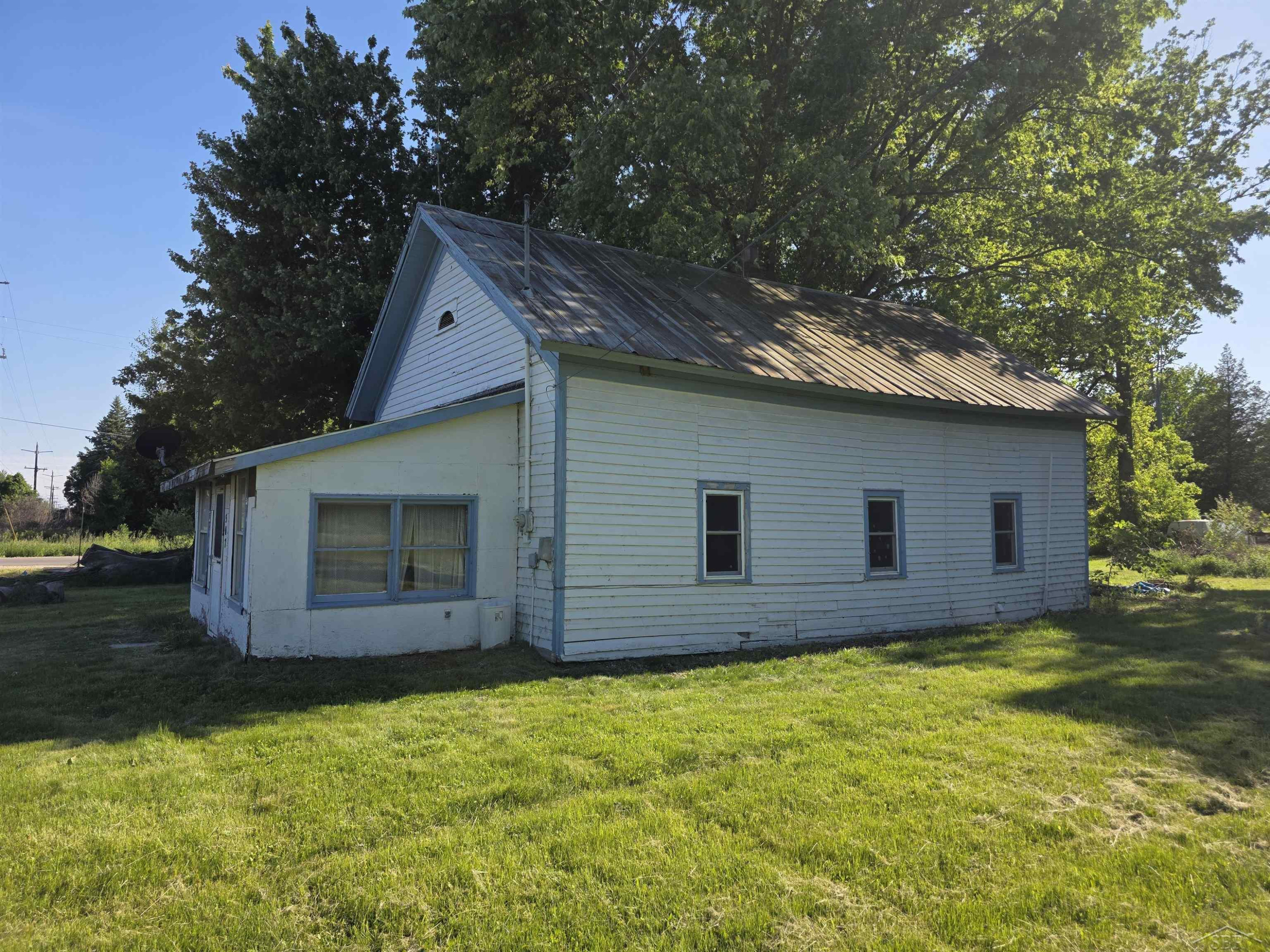 507 N Nine Mile Road, Sanford, MI 48657 — Photo 2