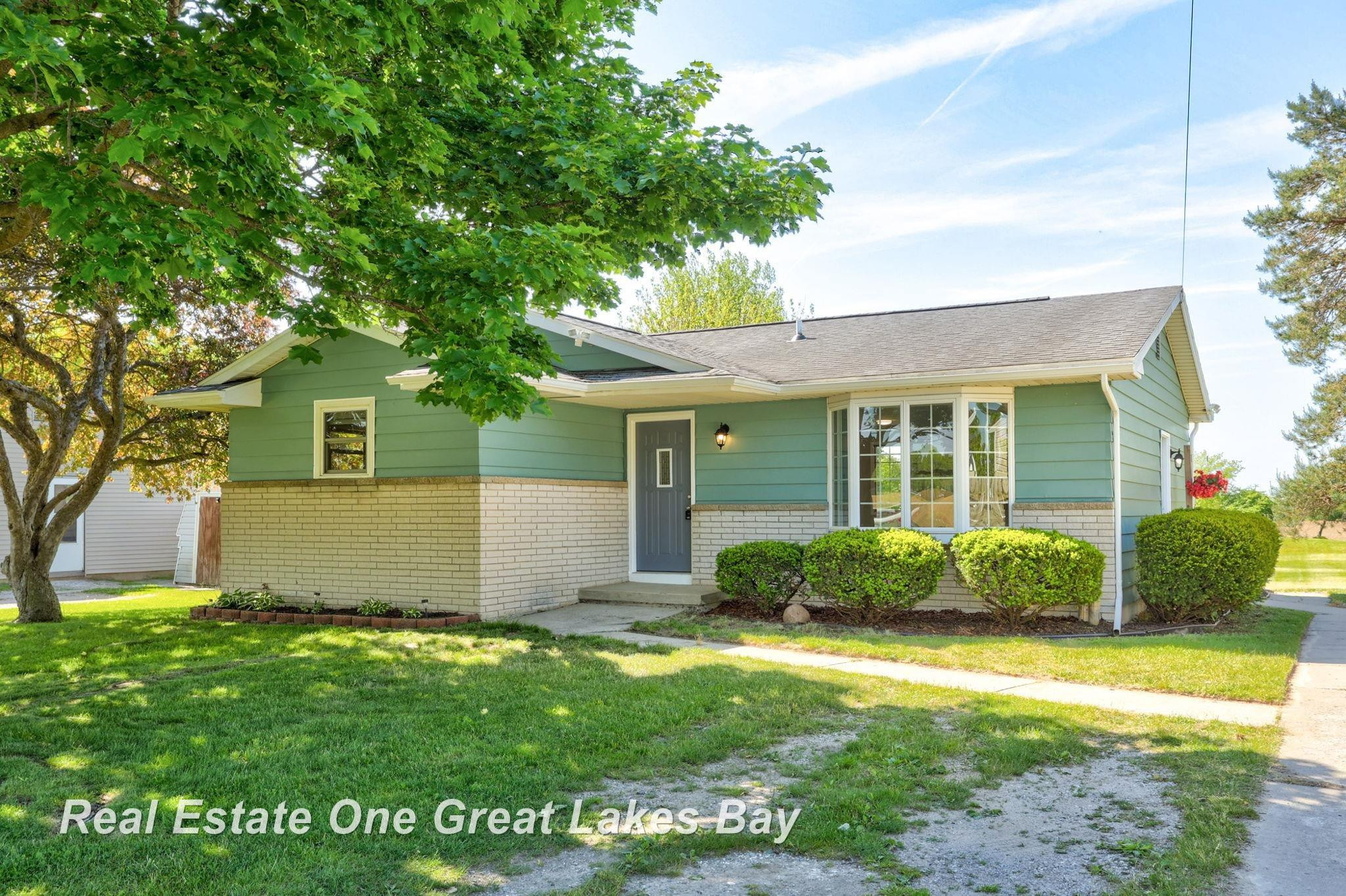1813 Van Geisen Road, Caro, MI 48723 — front exterior