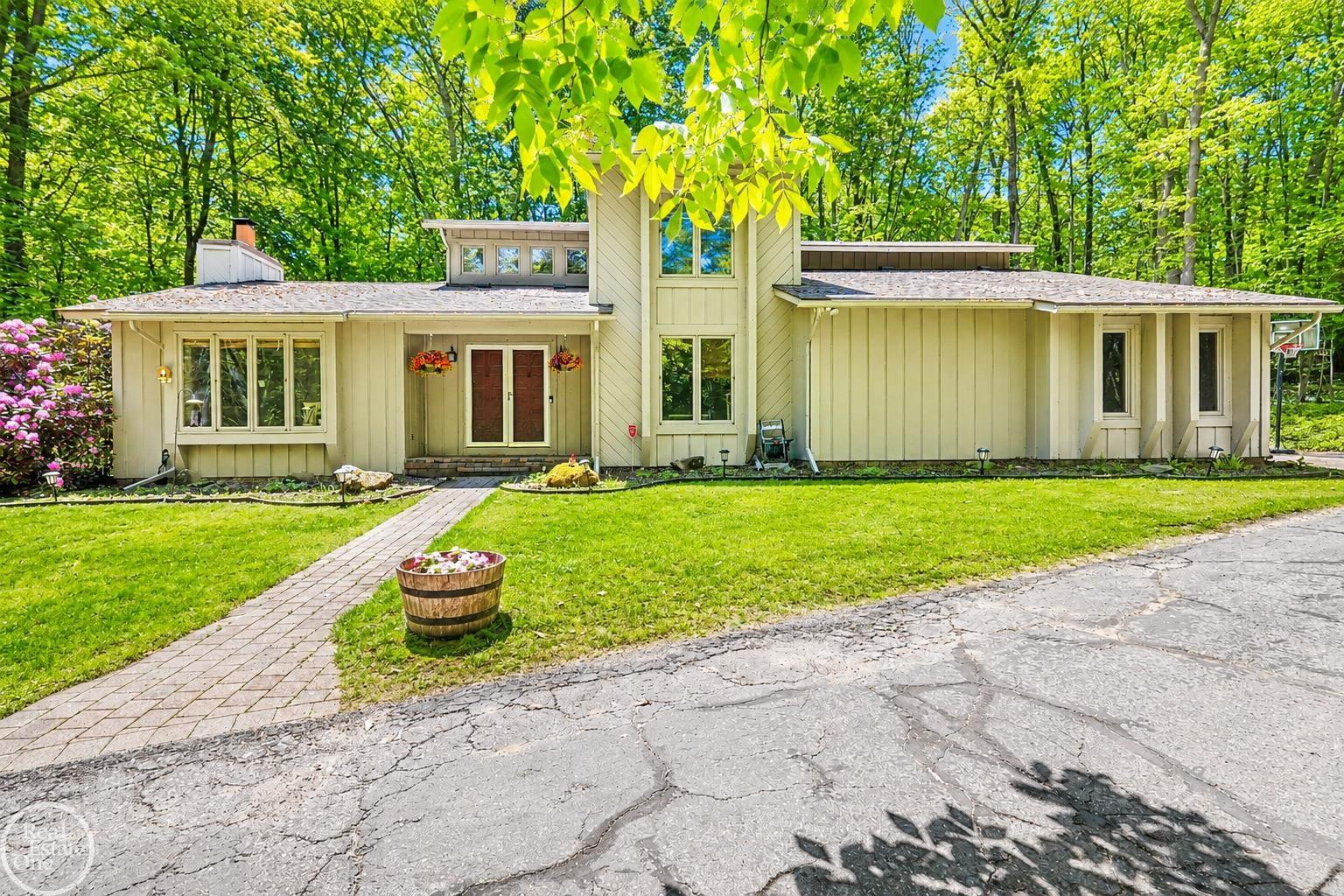 9065 Autumnglo Drive, Clarkston, MI 48348 — Photo 3