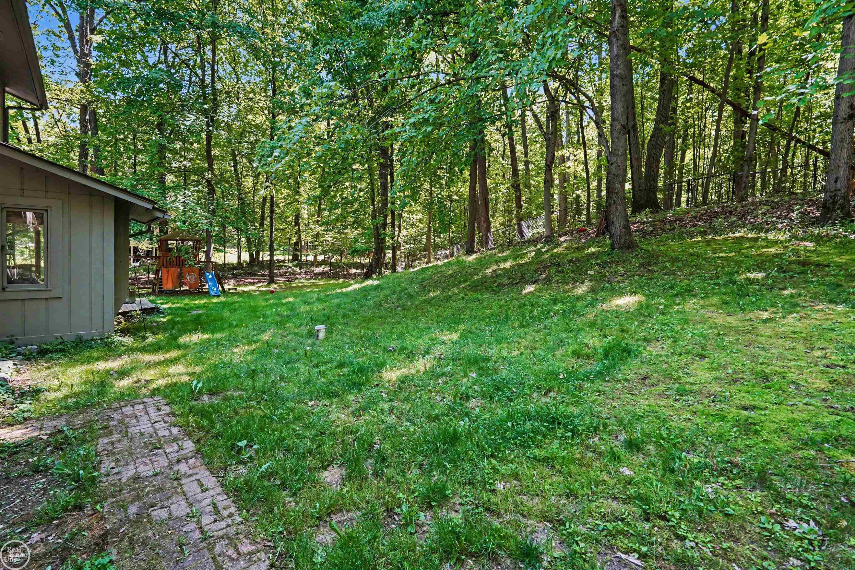 9065 Autumnglo Drive, Clarkston, MI 48348 — Photo 22