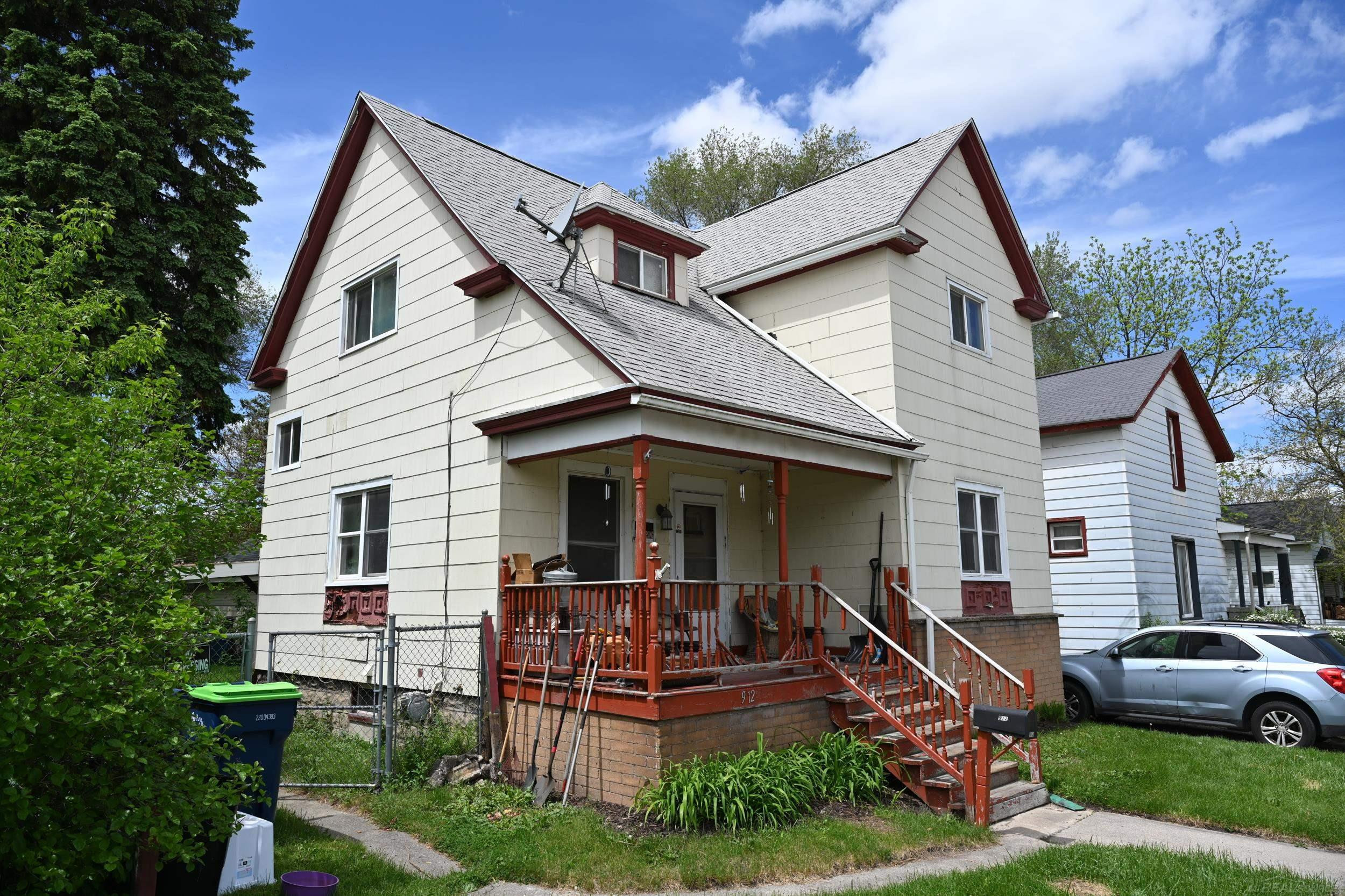 912 Garfield Avenue, Bay City, MI 48708 — Photo 2