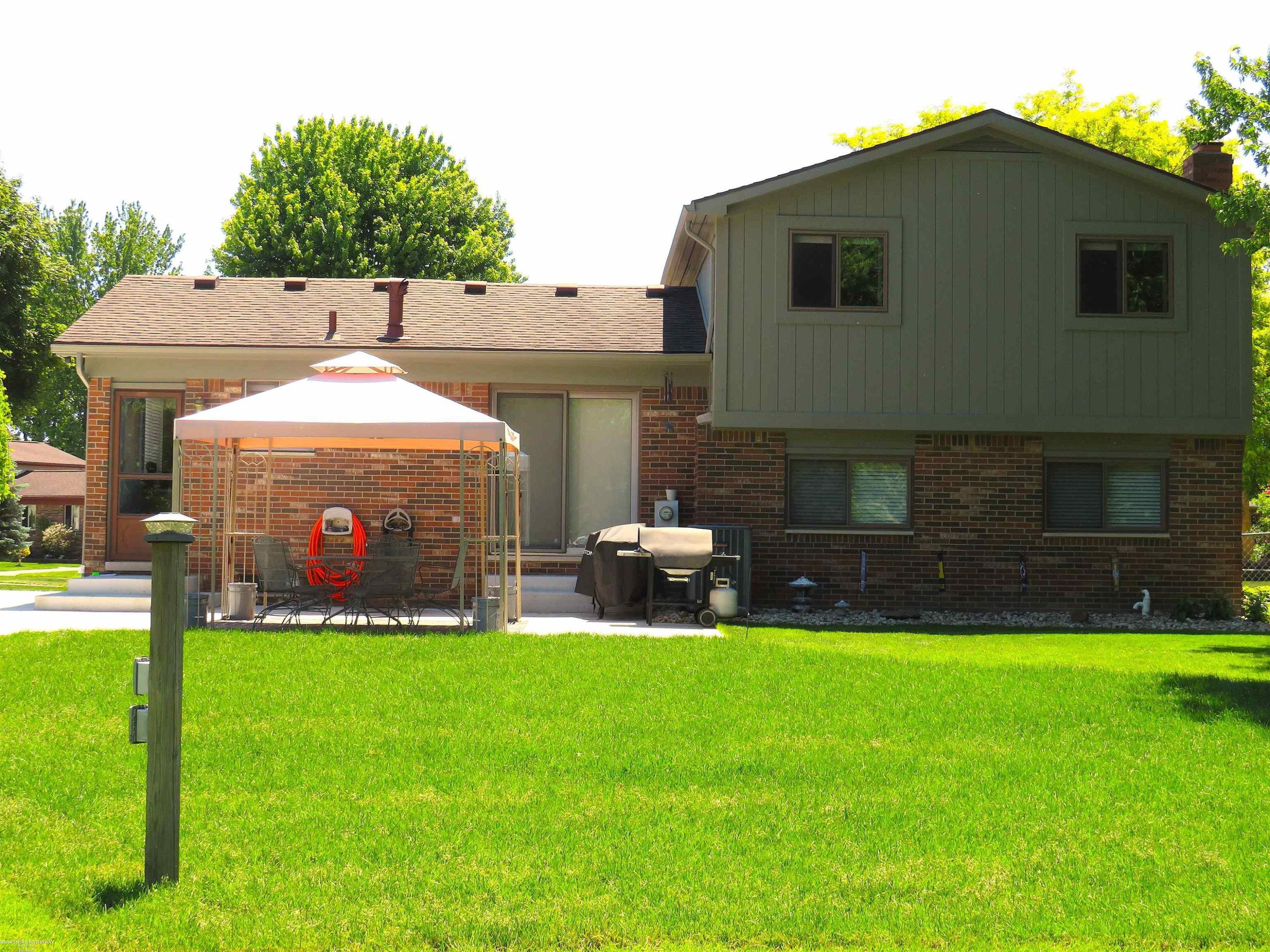19231 Cooper Street, Clinton Twp, MI 48038 — Photo 2