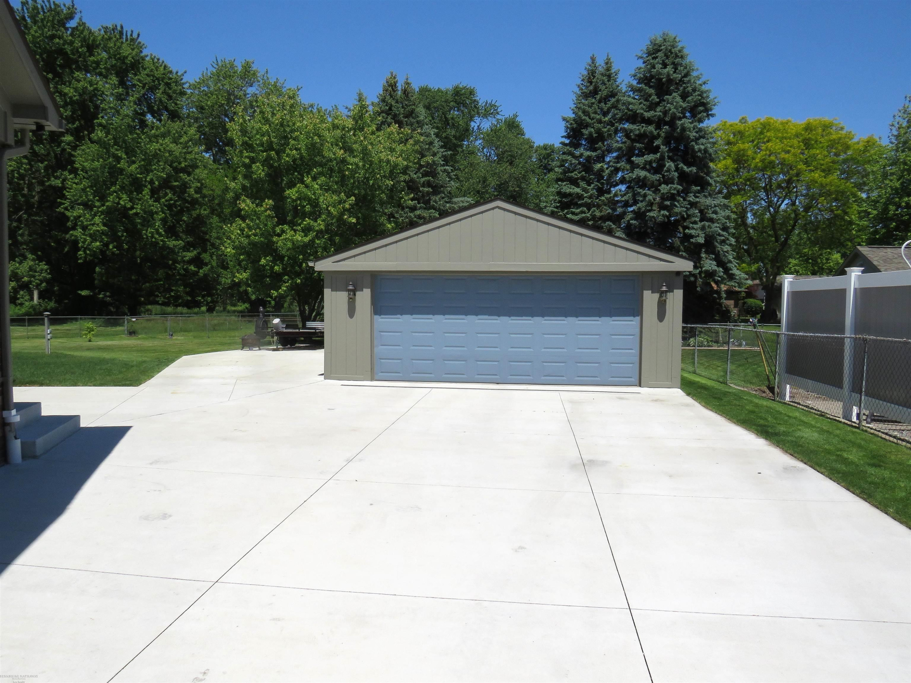 19231 Cooper Street, Clinton Twp, MI 48038 — Photo 3