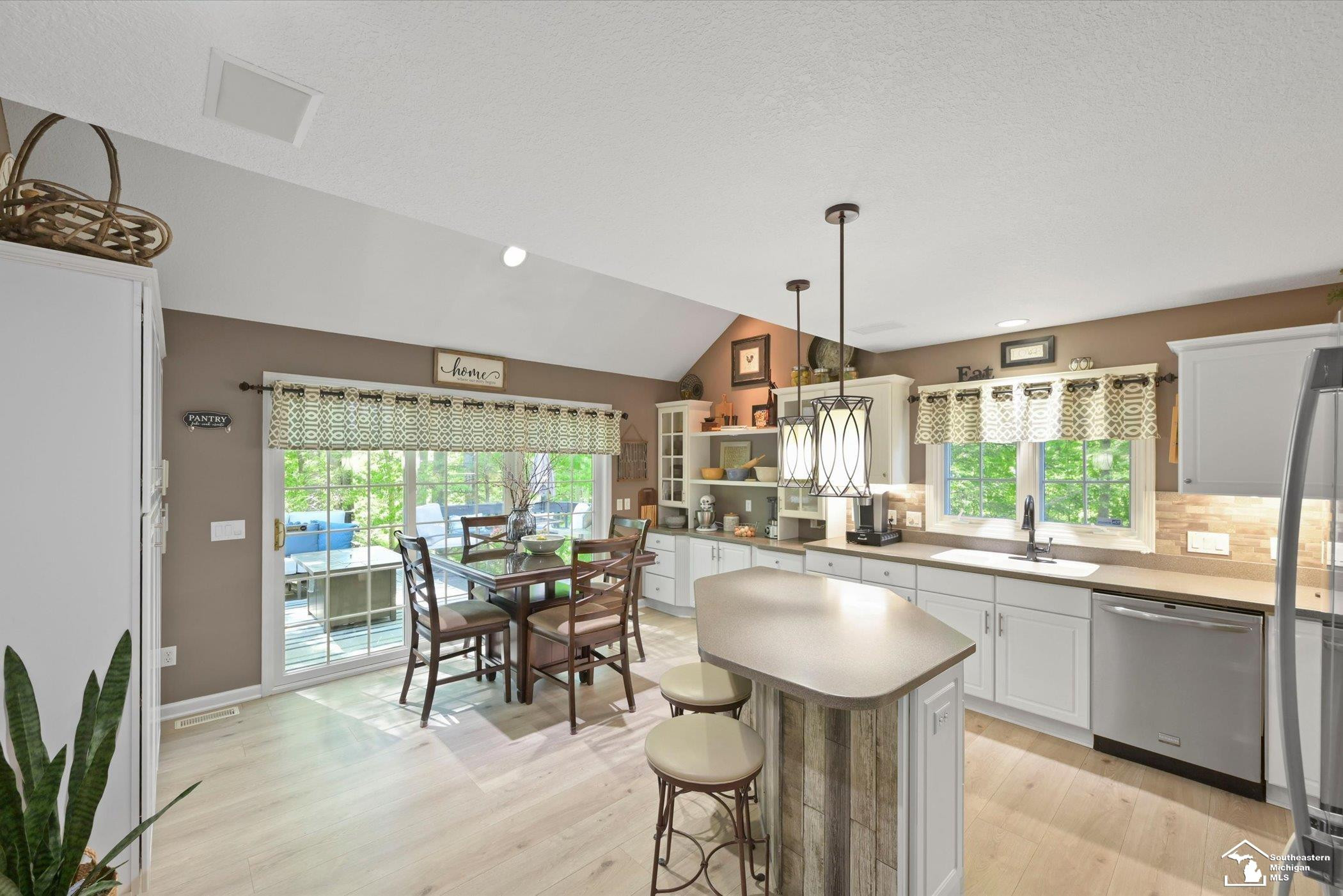 7141 S Valley Circle, Lambertville, MI 48144 — Photo 17