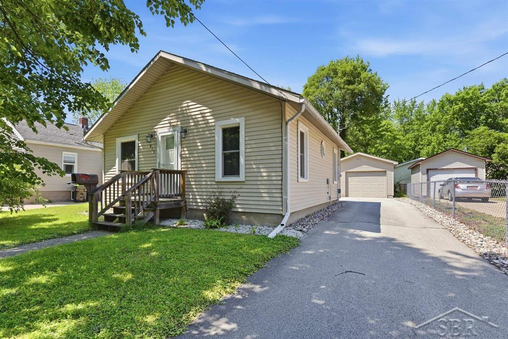914 W Collins Street, Midland, MI 48640 — front exterior