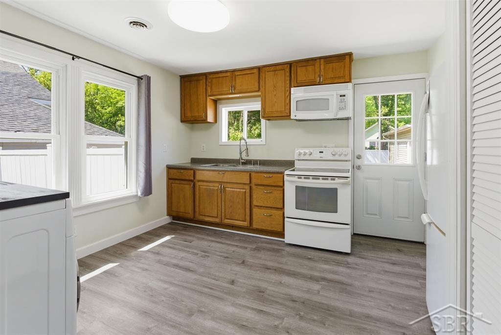 914 W Collins Street, Midland, MI 48640 — Photo 7