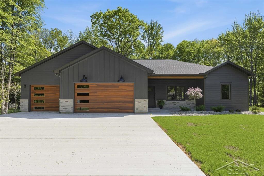 875 S Crooked Tree Lane, Midland, MI 48640