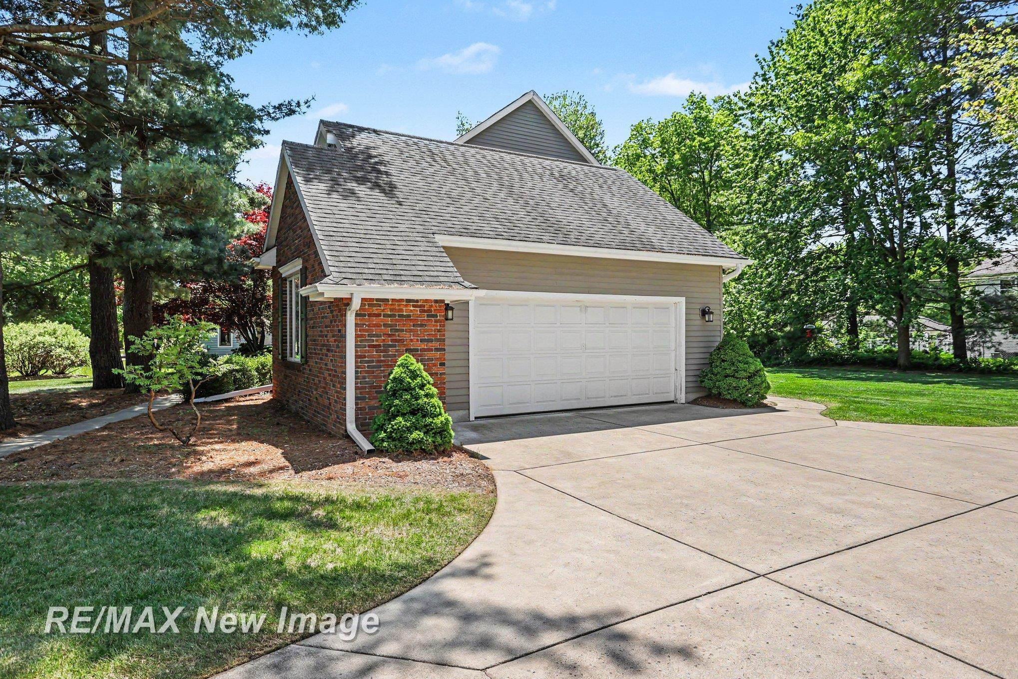5305 Claremont Street, Midland, MI 48642 — Photo 2