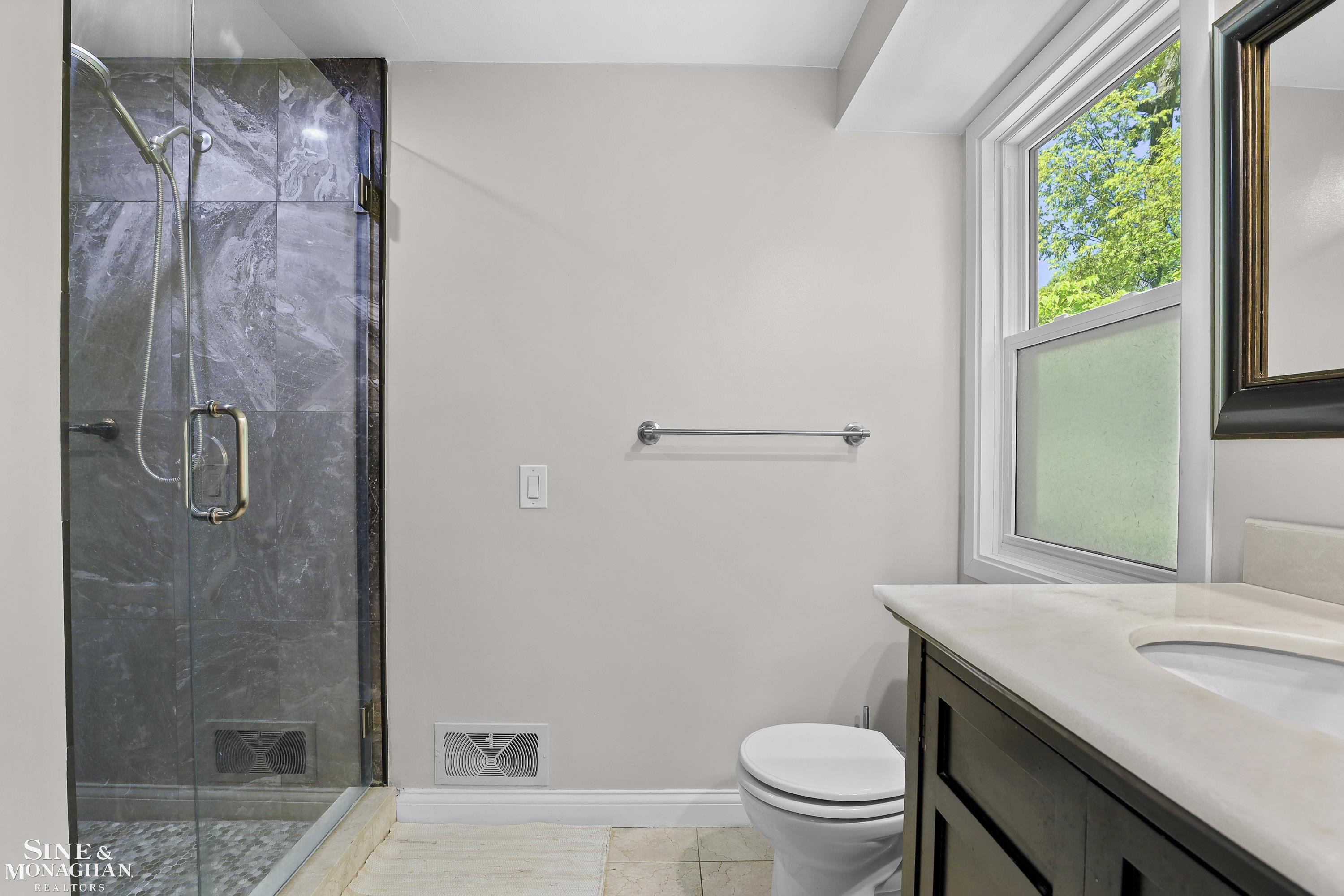 22636 King Richard Court, Beverly Hills, MI 48025 — Photo 27
