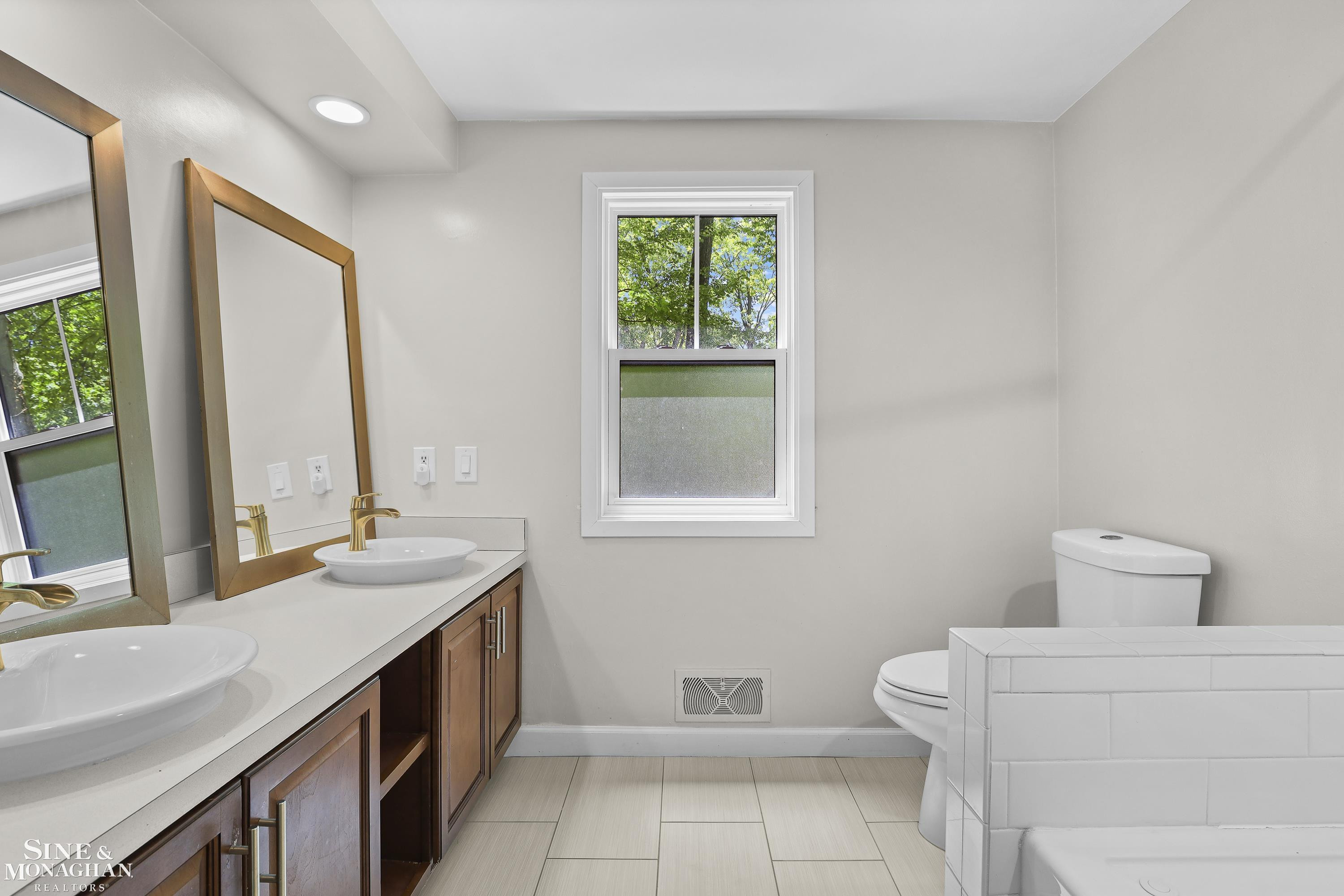 22636 King Richard Court, Beverly Hills, MI 48025 — Photo 34
