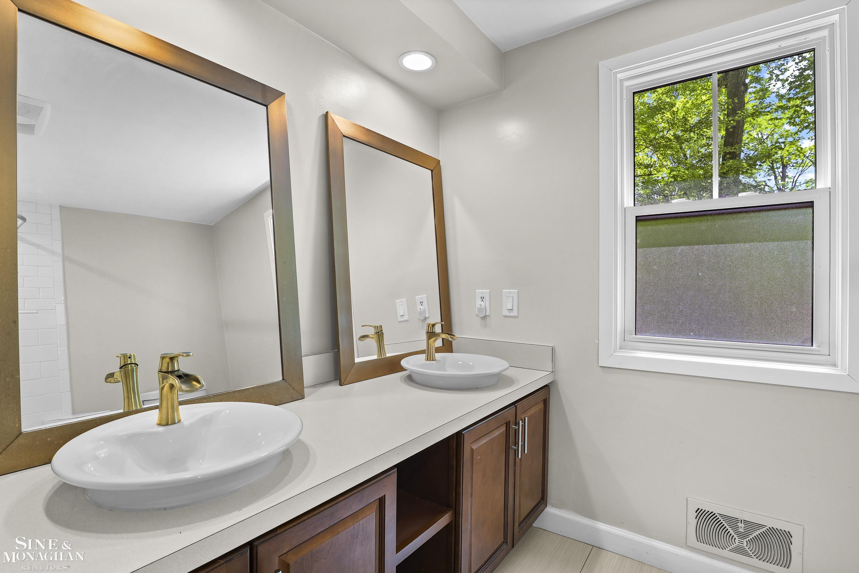 22636 King Richard Court, Beverly Hills, MI 48025 — Photo 35