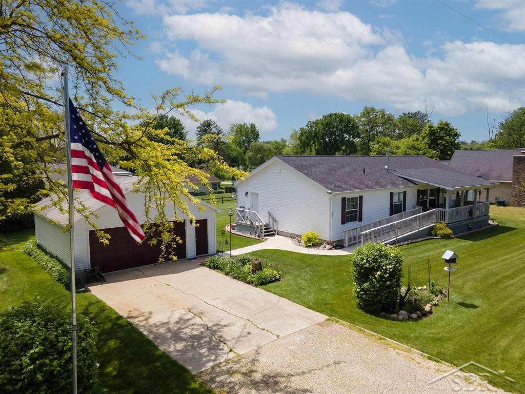 531 W Myrtle Street, Sanford, MI 48657 — Photo 2