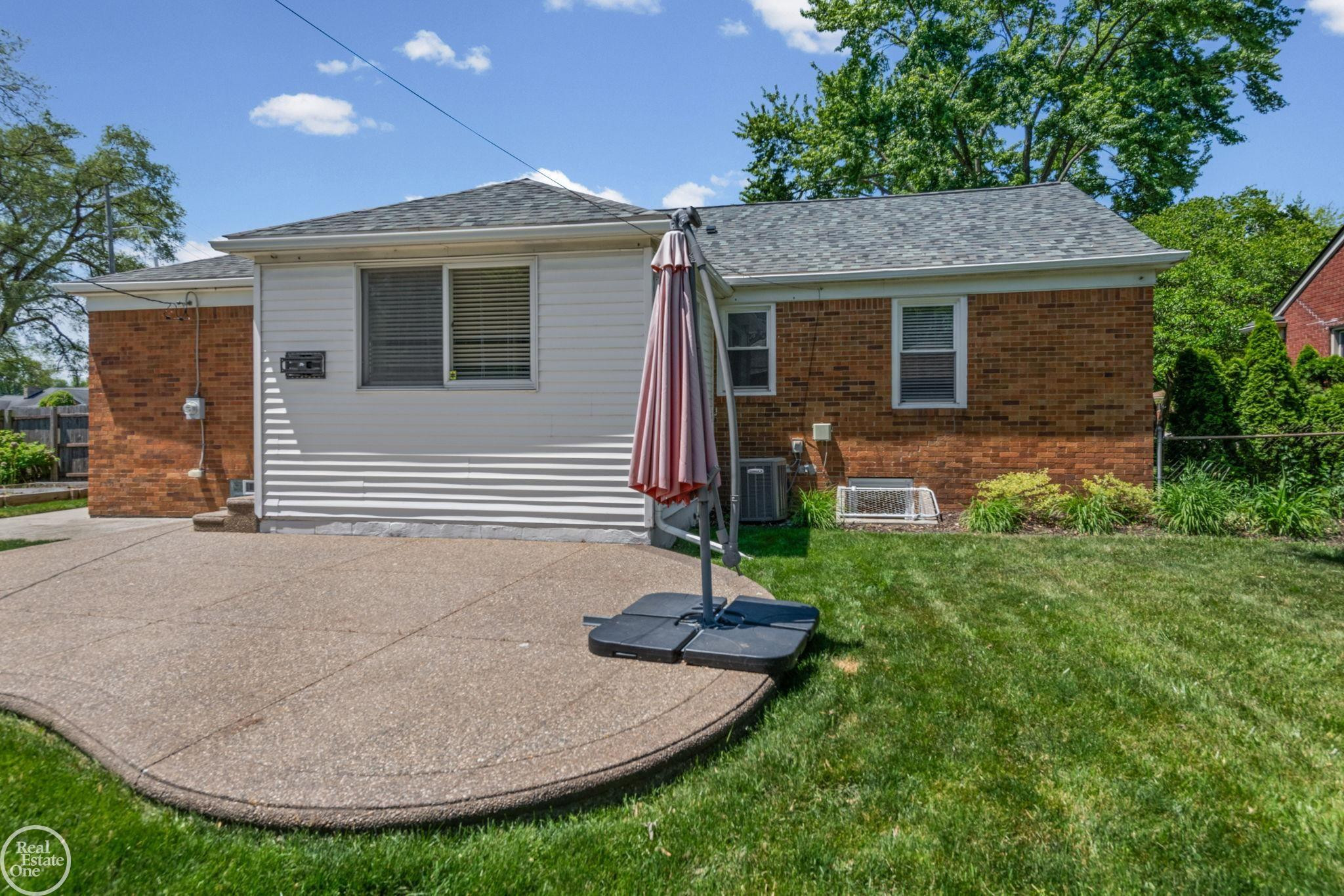 27512 Little Mack Avenue, Saint Clair Shores, MI 48082 — Photo 9