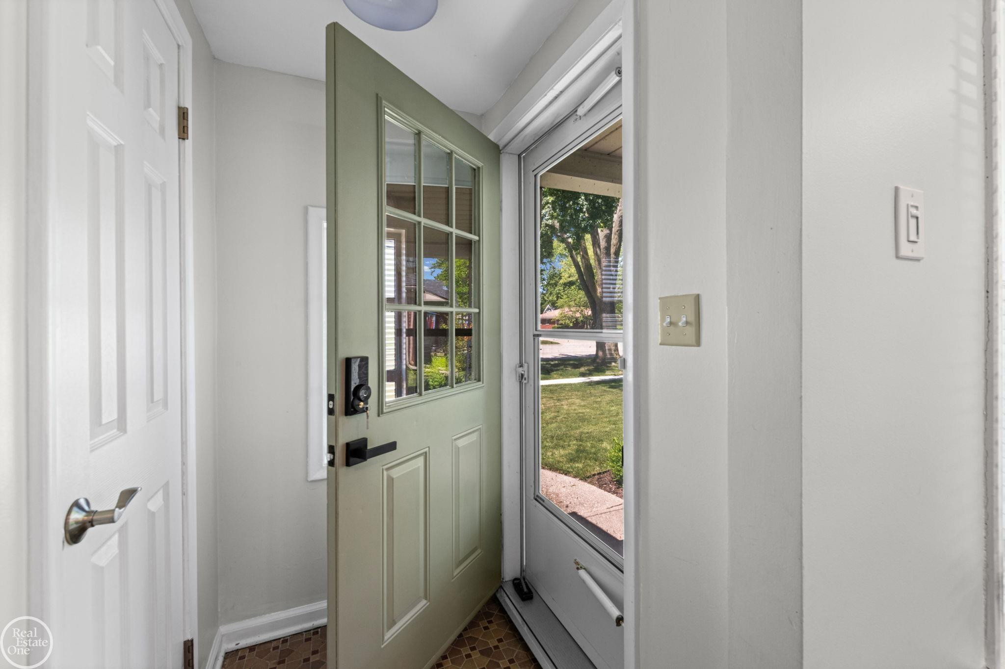 27512 Little Mack Avenue, Saint Clair Shores, MI 48082 — Photo 11