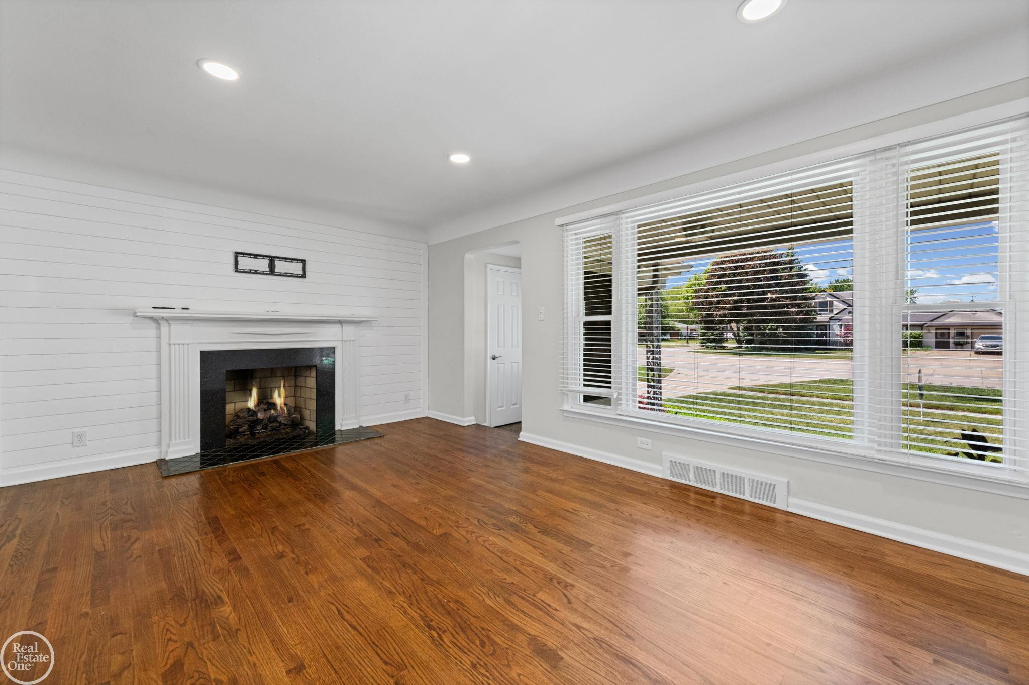 27512 Little Mack Avenue, Saint Clair Shores, MI 48082 — Photo 13