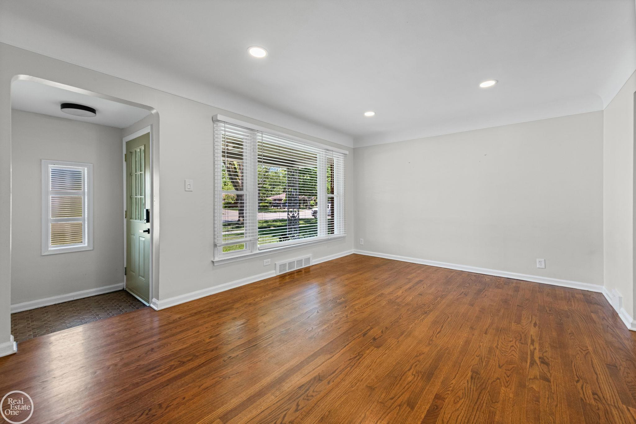 27512 Little Mack Avenue, Saint Clair Shores, MI 48082 — Photo 14