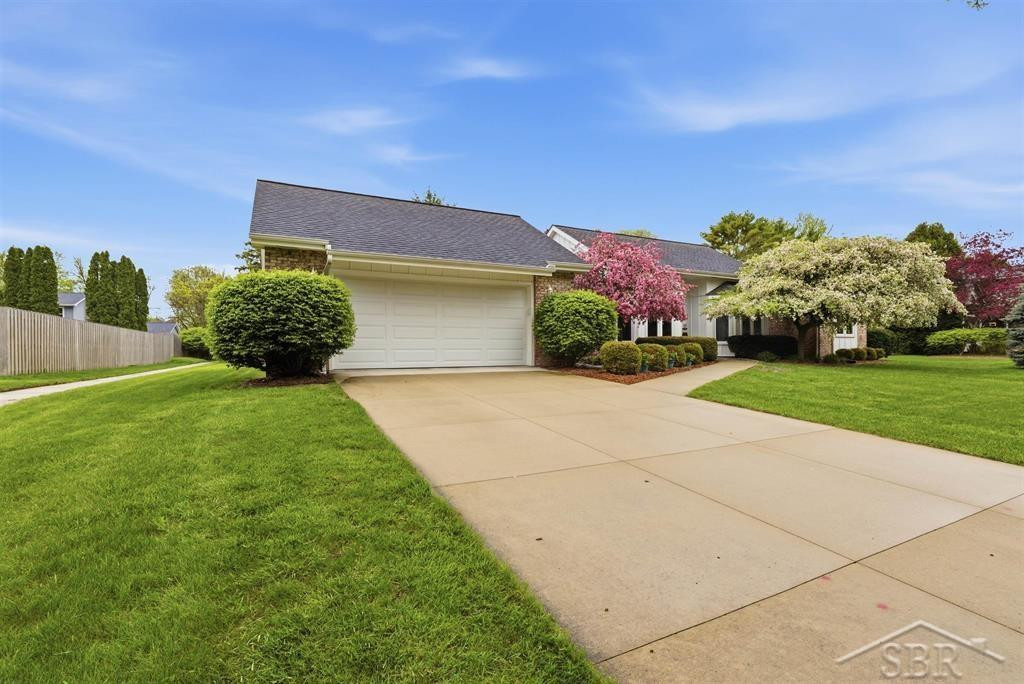 405 Wanetah Drive, Midland, MI 48640 — Photo 2
