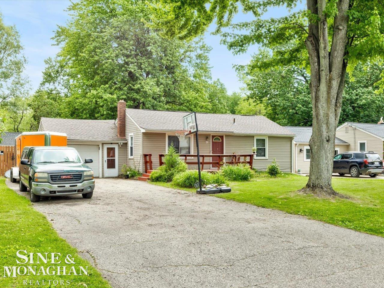1471 S Packard Avenue, Burton, MI 48509 — Photo 2