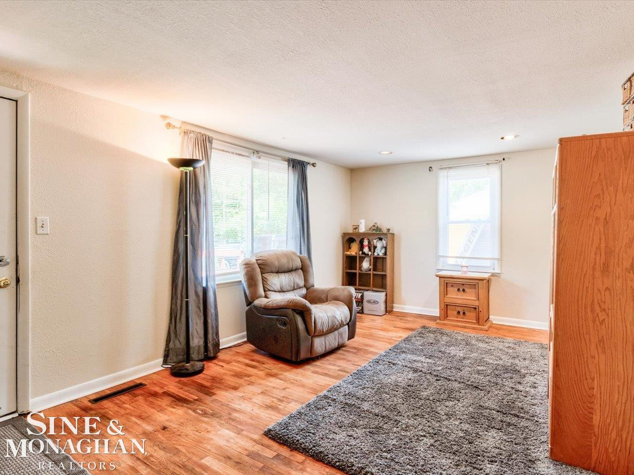 1471 S Packard Avenue, Burton, MI 48509 — Photo 4