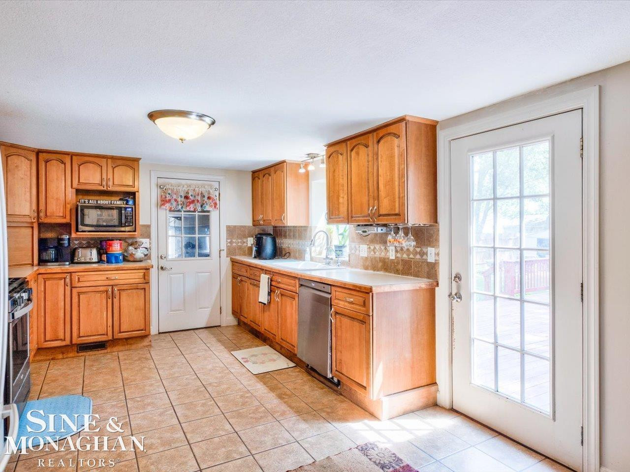1471 S Packard Avenue, Burton, MI 48509 — Photo 7