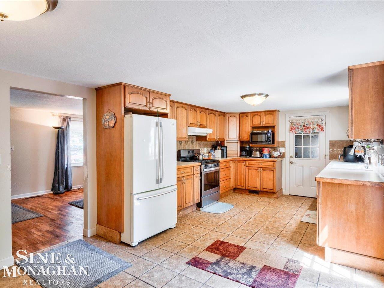 1471 S Packard Avenue, Burton, MI 48509 — Photo 8