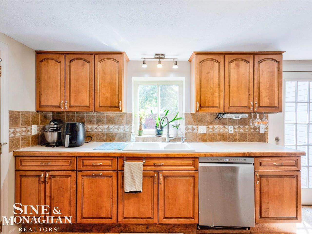 1471 S Packard Avenue, Burton, MI 48509 — Photo 9