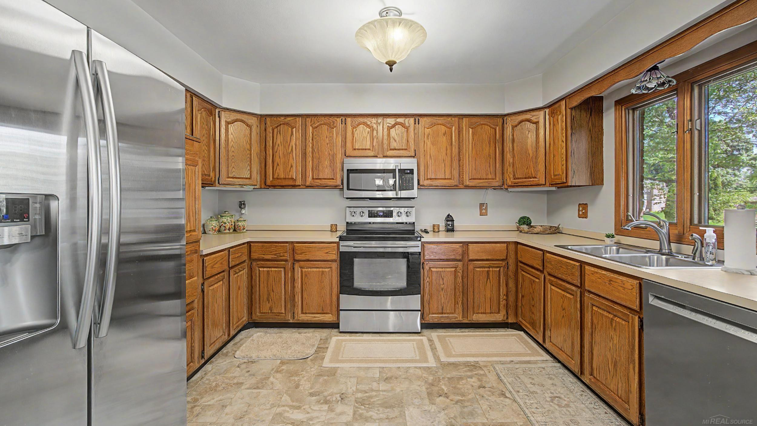 53240 Hillside Drive, Utica, MI 48316 — Photo 21