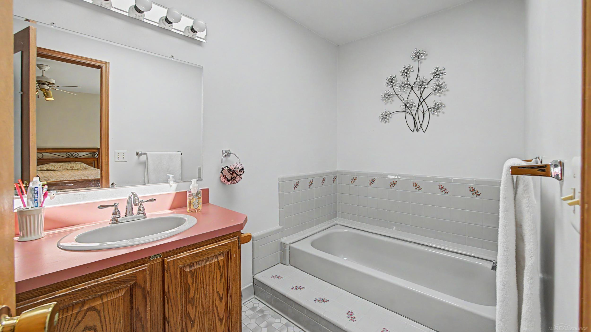 53240 Hillside Drive, Utica, MI 48316 — Photo 29