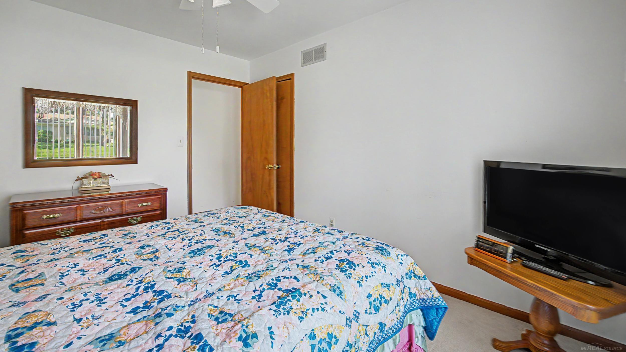53240 Hillside Drive, Utica, MI 48316 — Photo 31