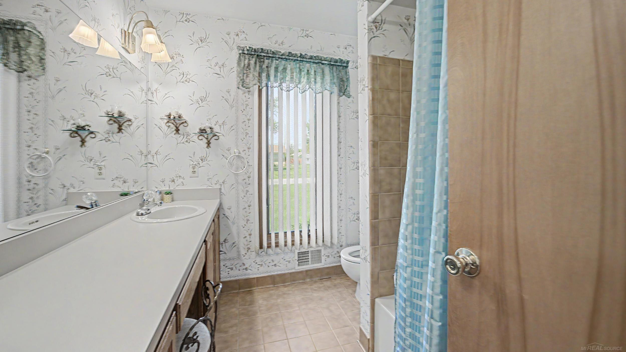 53240 Hillside Drive, Utica, MI 48316 — Photo 33