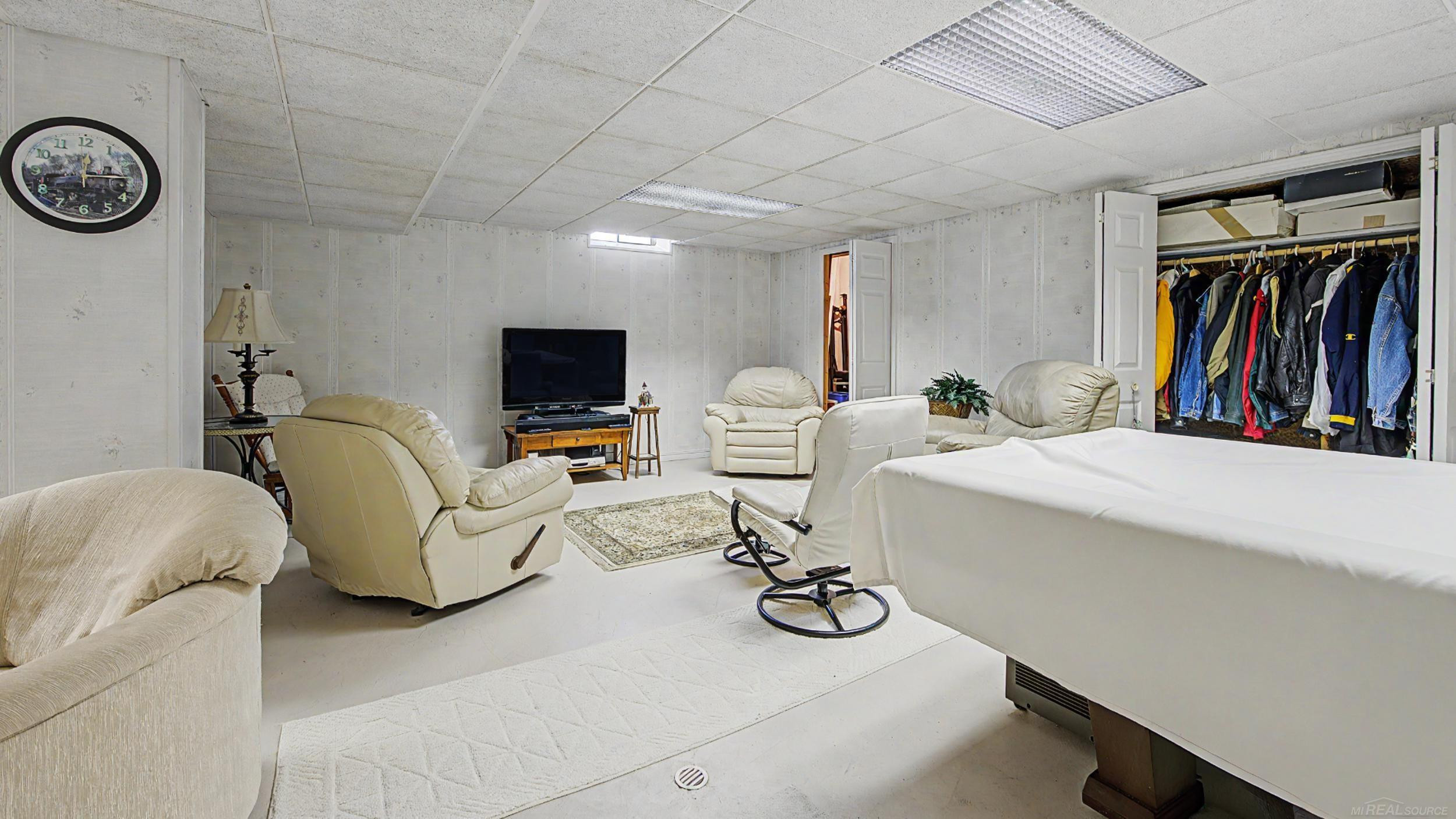 53240 Hillside Drive, Utica, MI 48316 — Photo 41