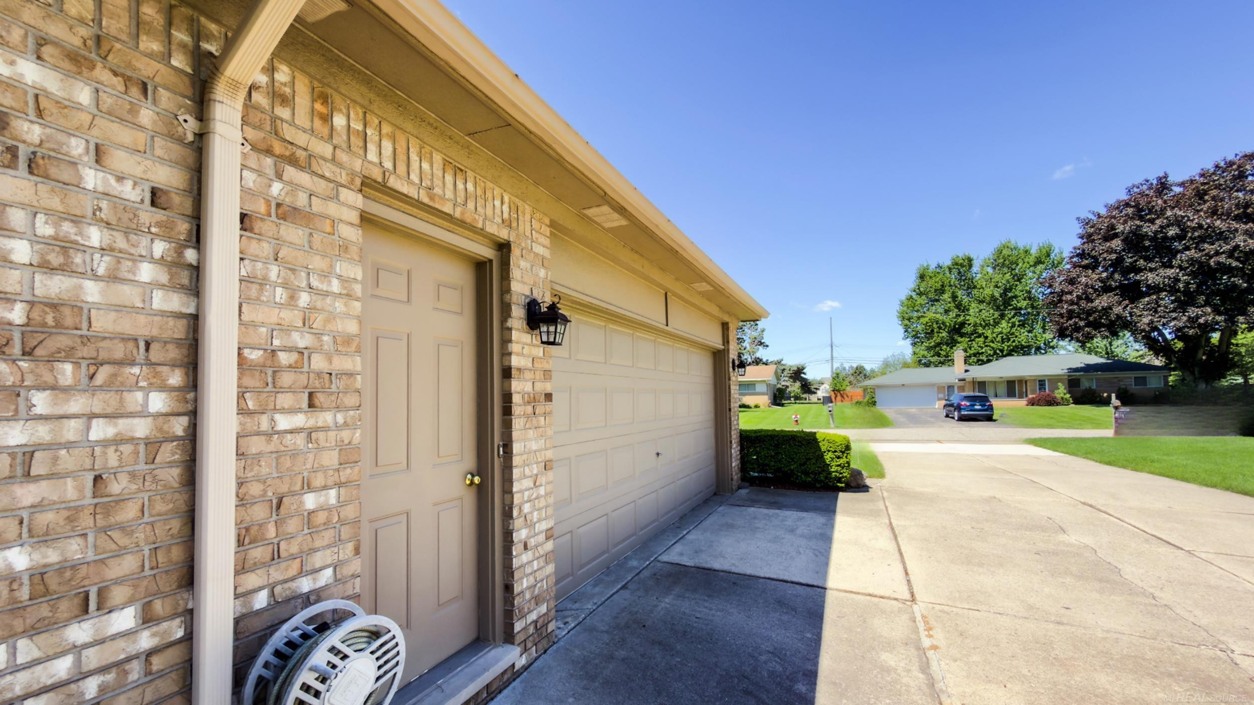 53240 Hillside Drive, Utica, MI 48316 — Photo 48