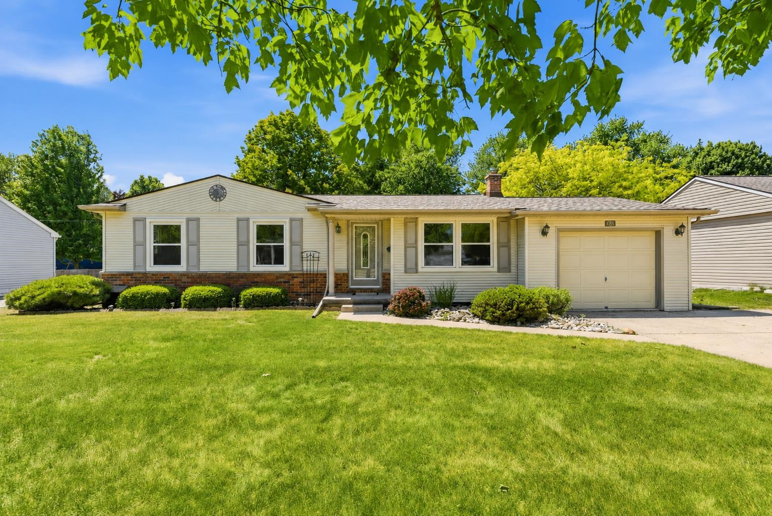 604 Somerset Drive, Flushing, MI 48433 — front exterior