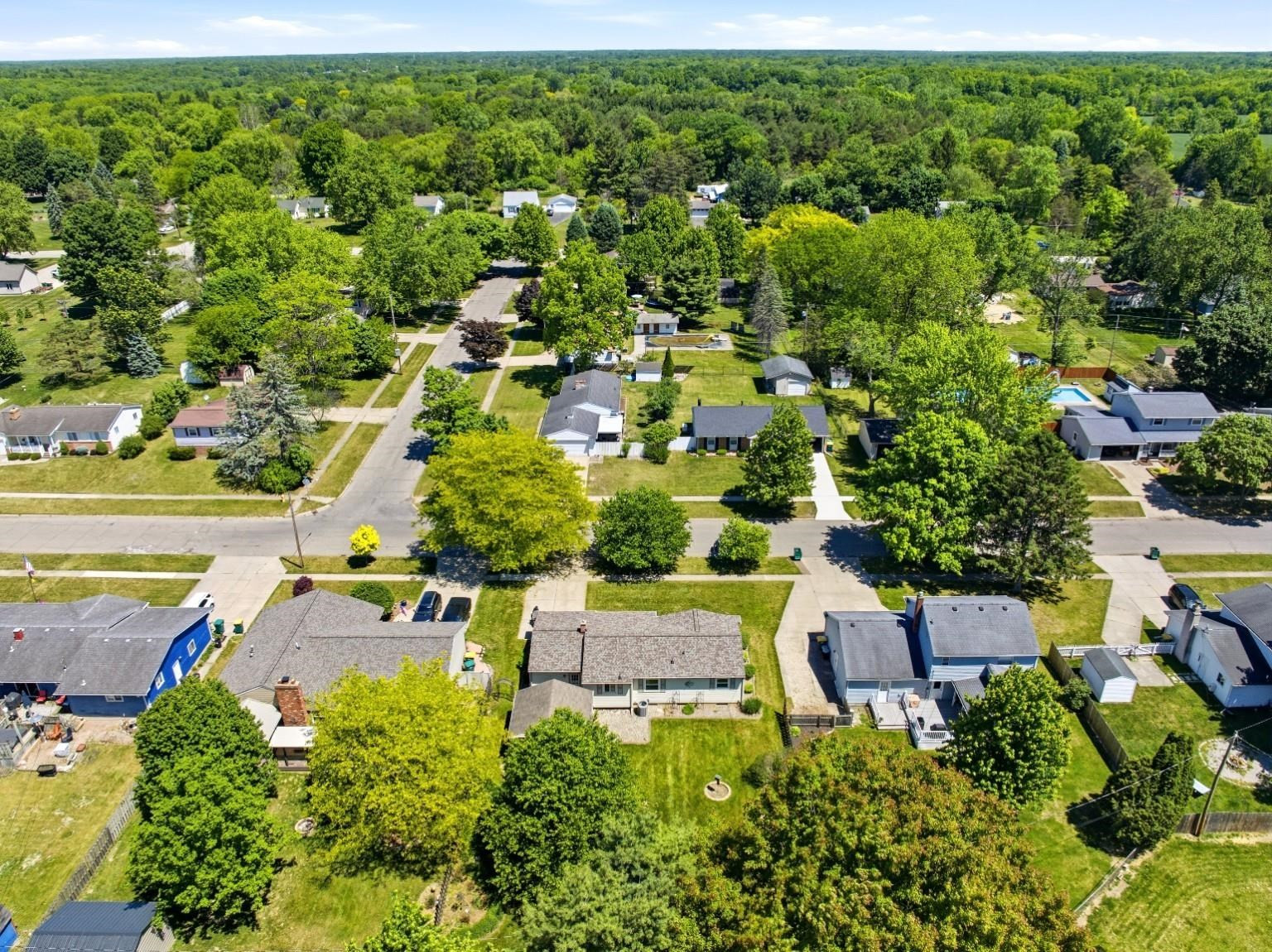 604 Somerset Drive, Flushing, MI 48433 — Photo 3
