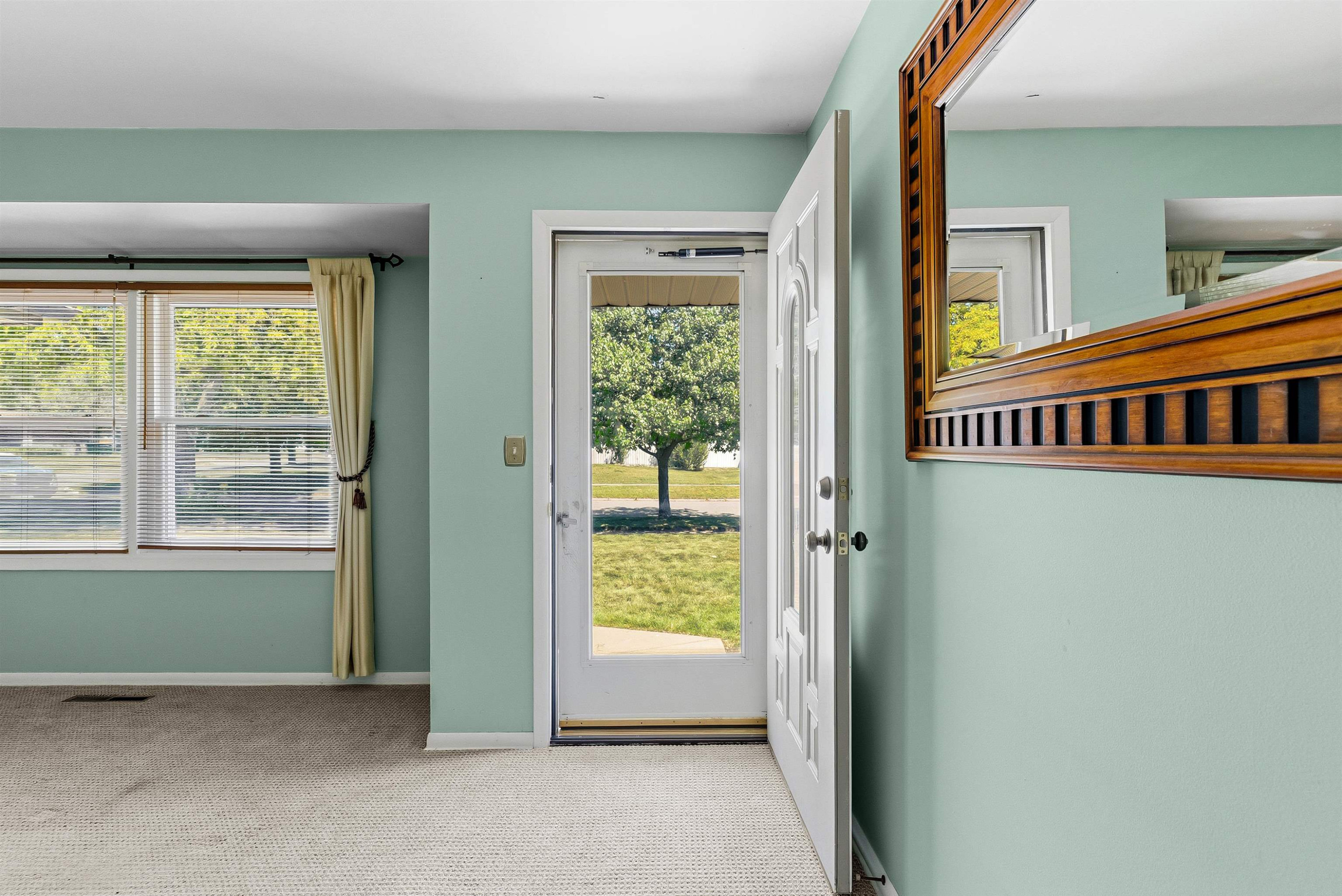 604 Somerset Drive, Flushing, MI 48433 — Photo 4