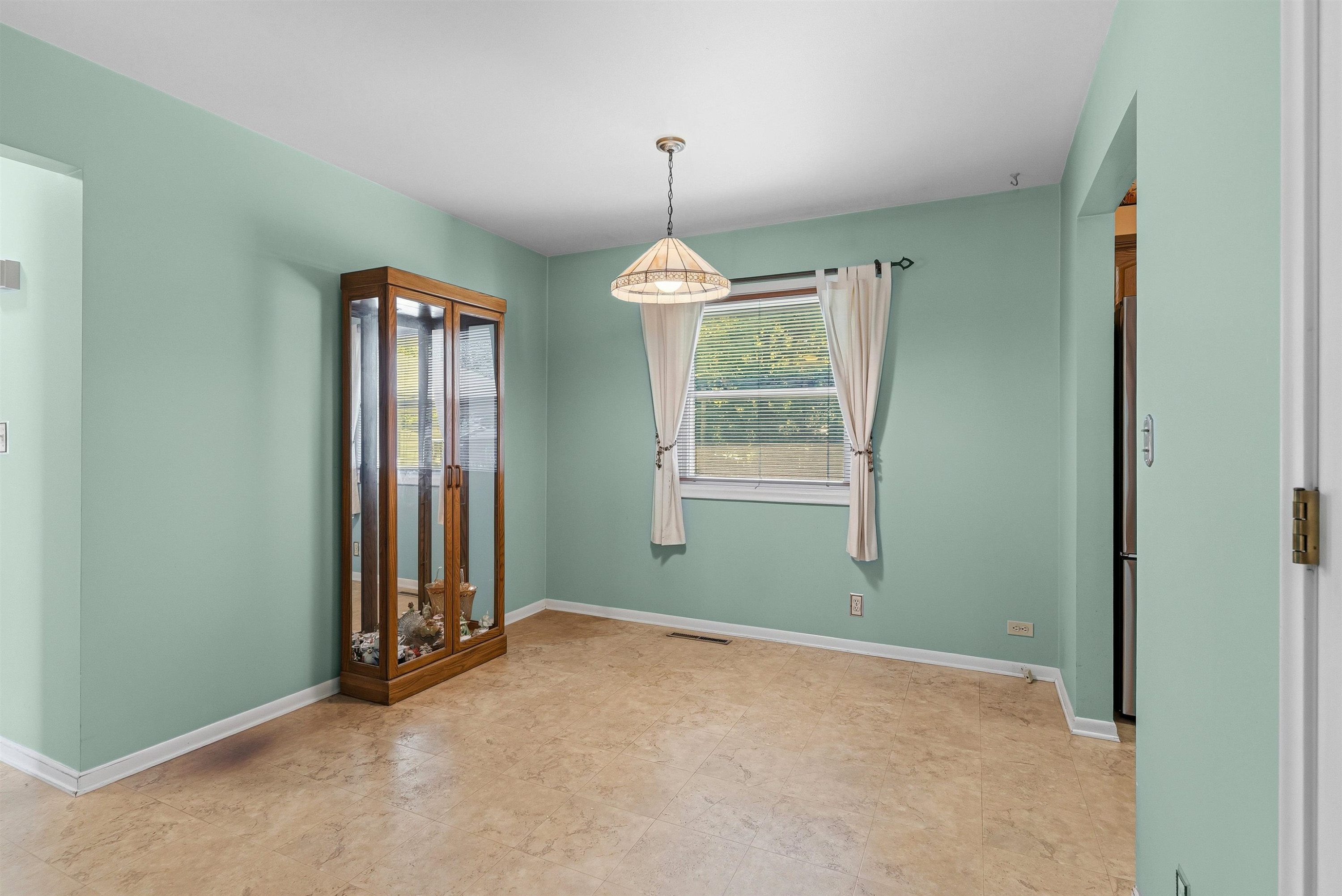 604 Somerset Drive, Flushing, MI 48433 — Photo 8