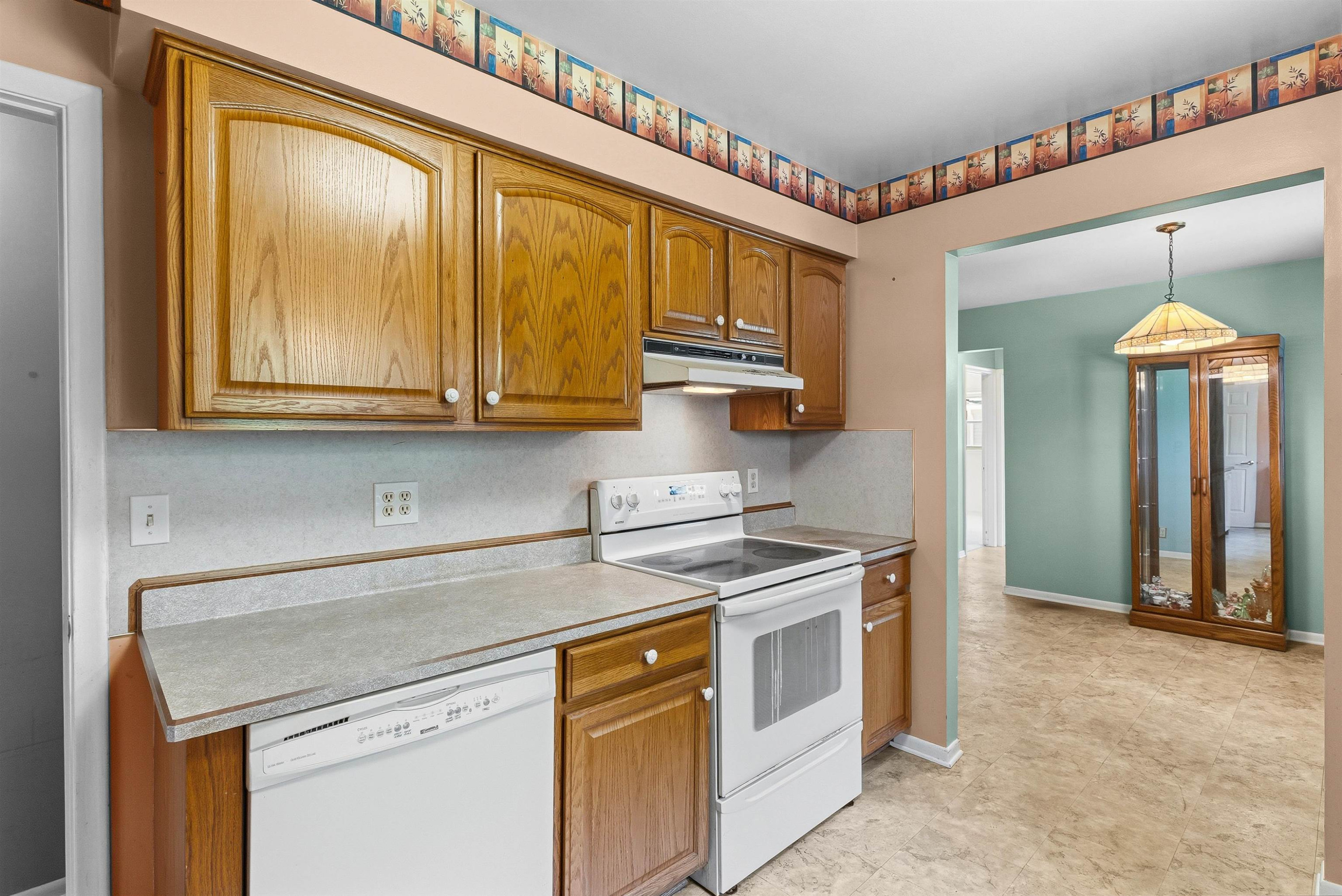 604 Somerset Drive, Flushing, MI 48433 — Photo 10