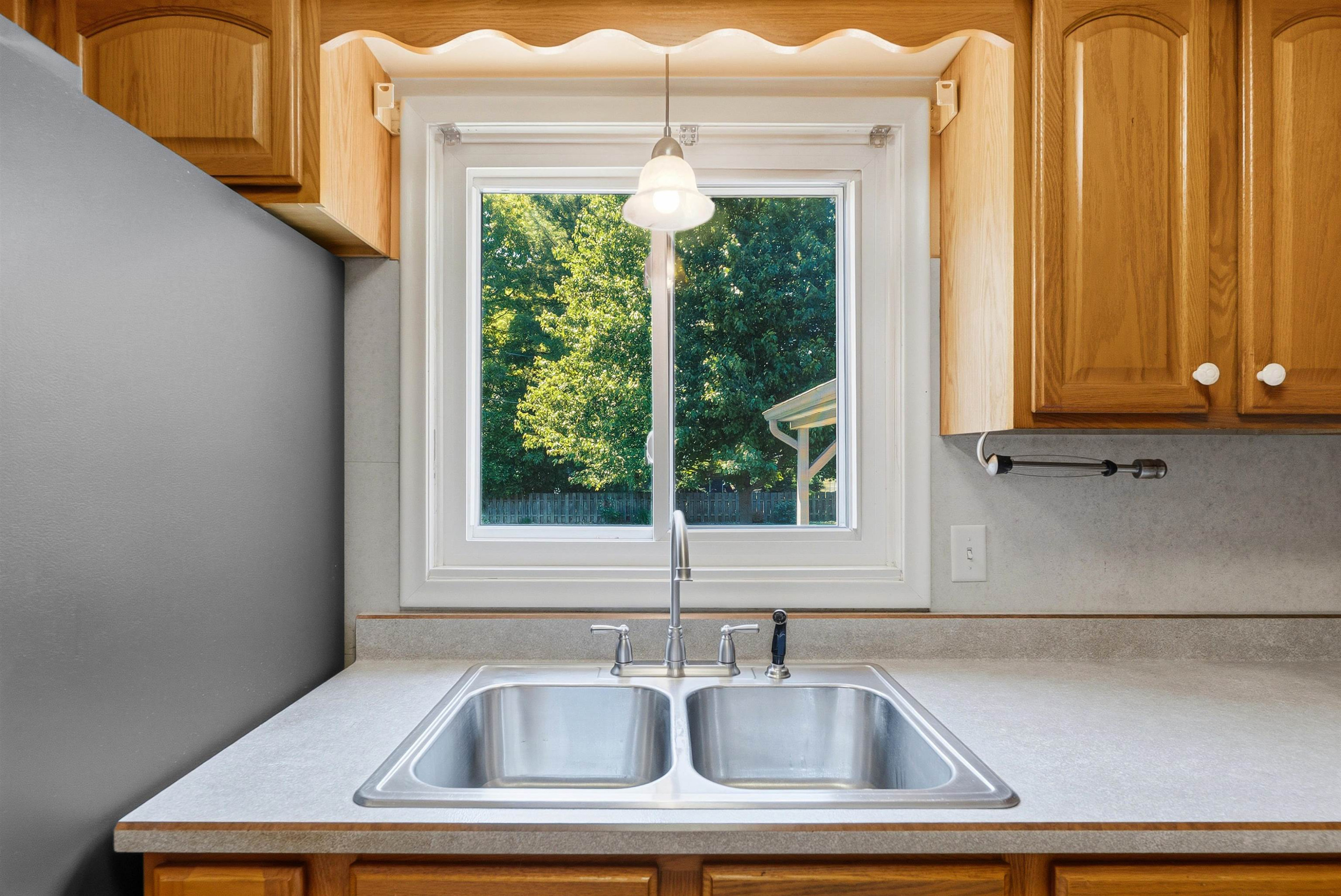 604 Somerset Drive, Flushing, MI 48433 — Photo 12