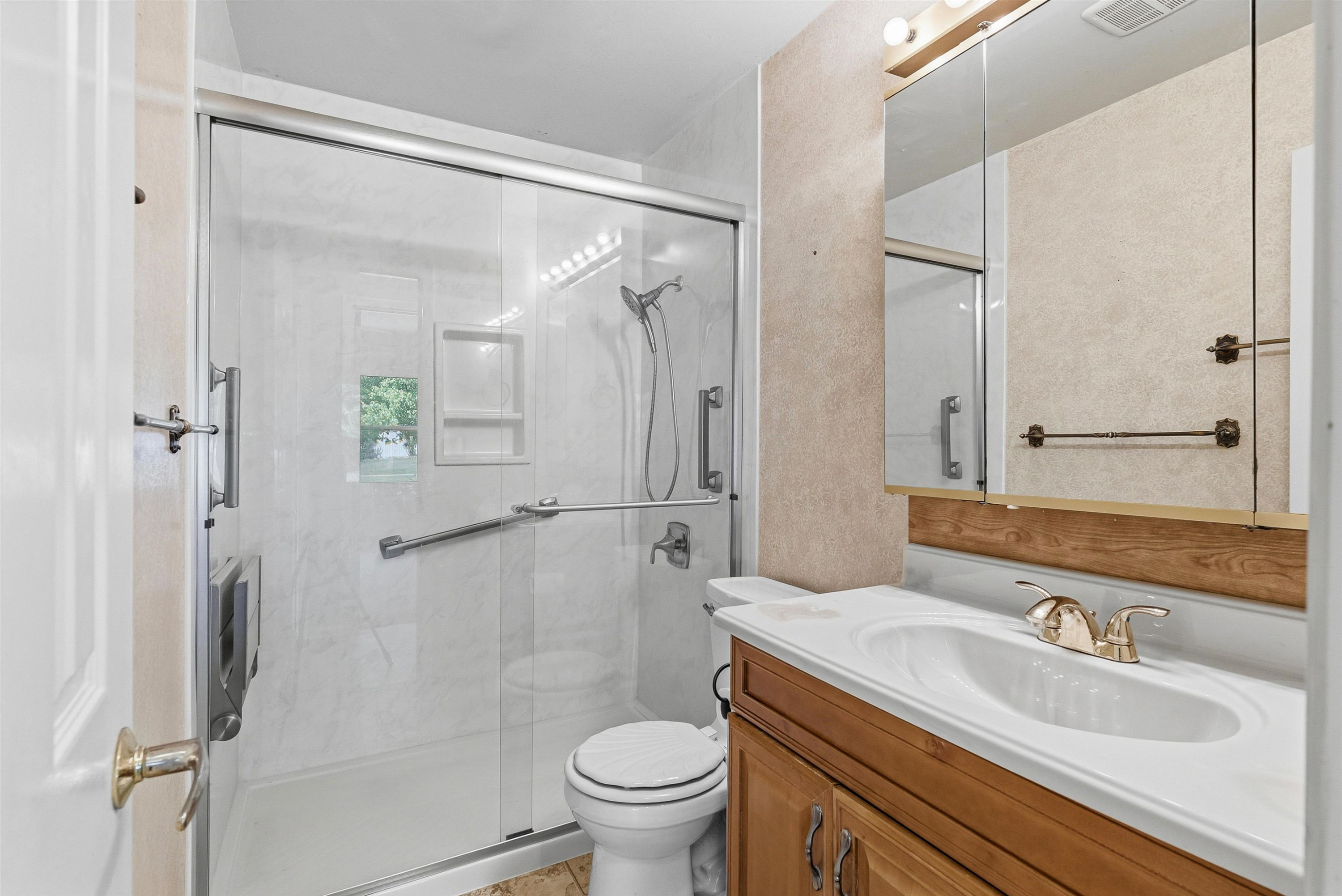 604 Somerset Drive, Flushing, MI 48433 — Photo 15