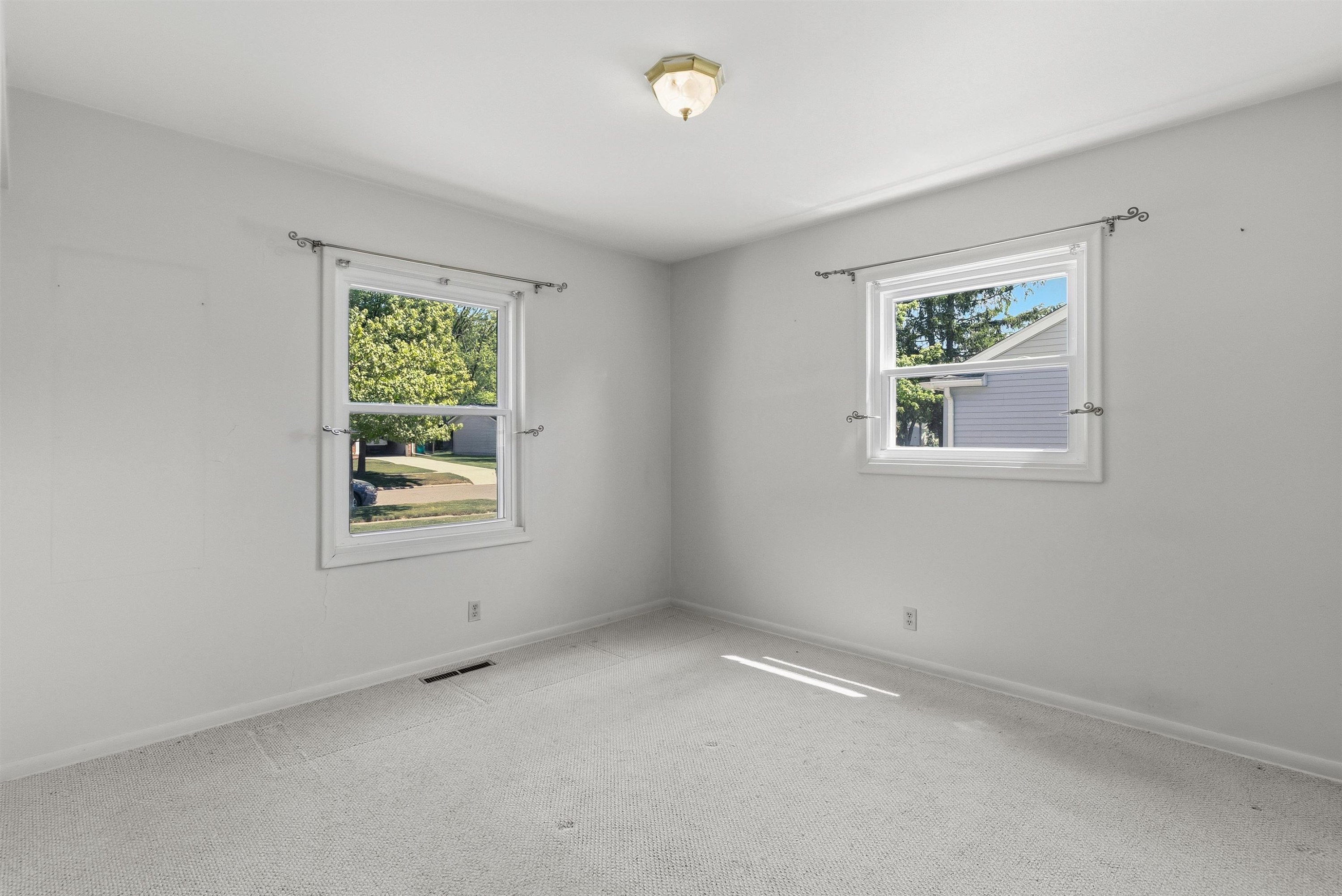 604 Somerset Drive, Flushing, MI 48433 — Photo 16