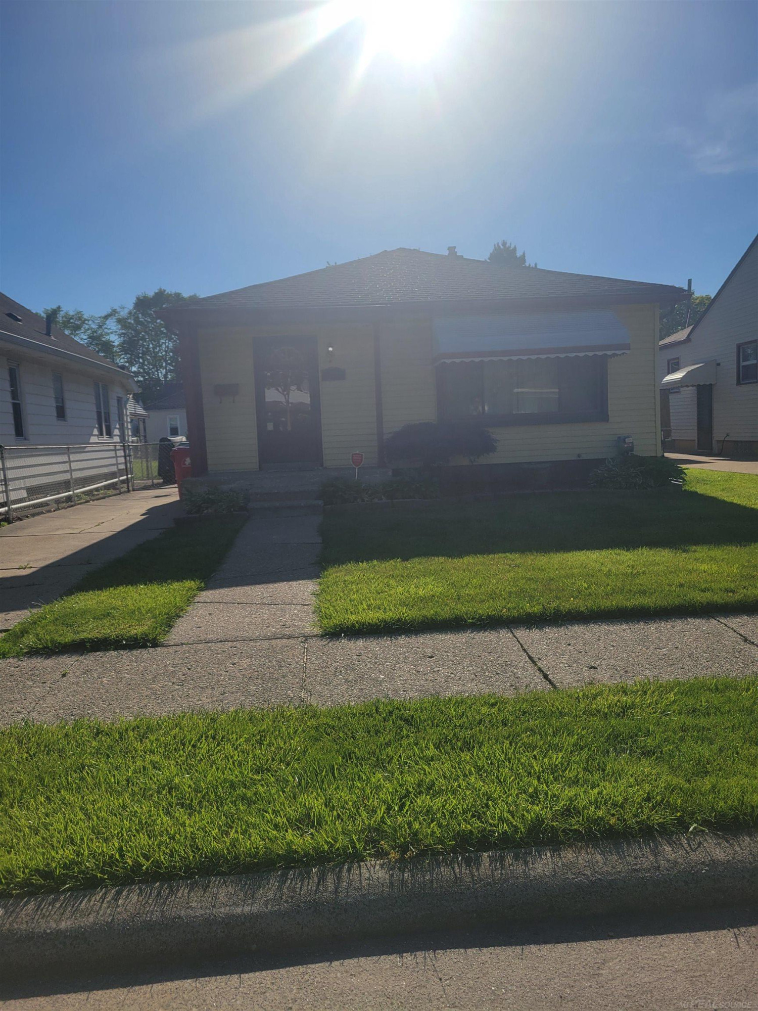 22087 Oakwood Avenue, Eastpointe, MI 48021 — front exterior