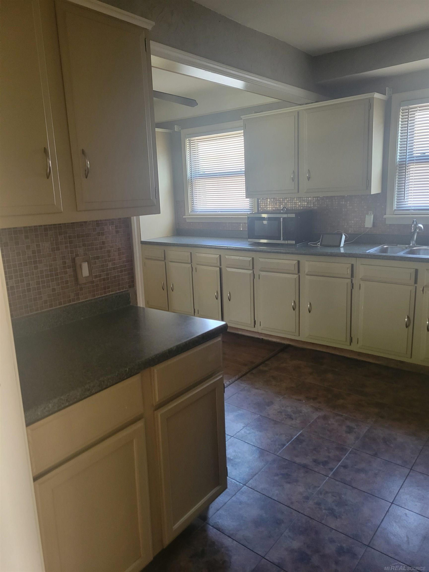 22087 Oakwood Avenue, Eastpointe, MI 48021 — Photo 5