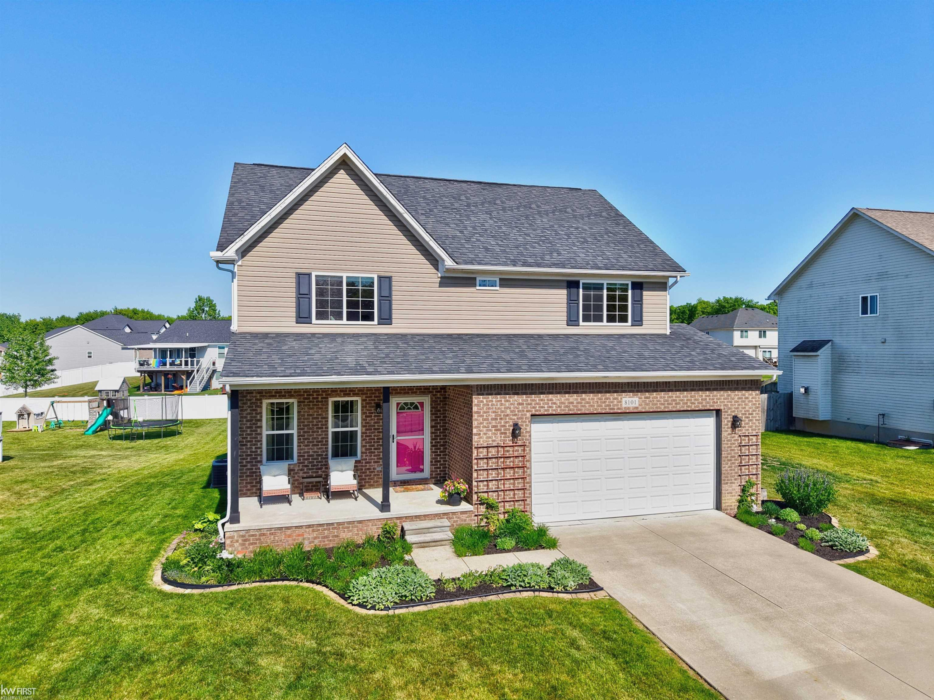 8101 Peninsula Circle, Grand Blanc, MI 48439