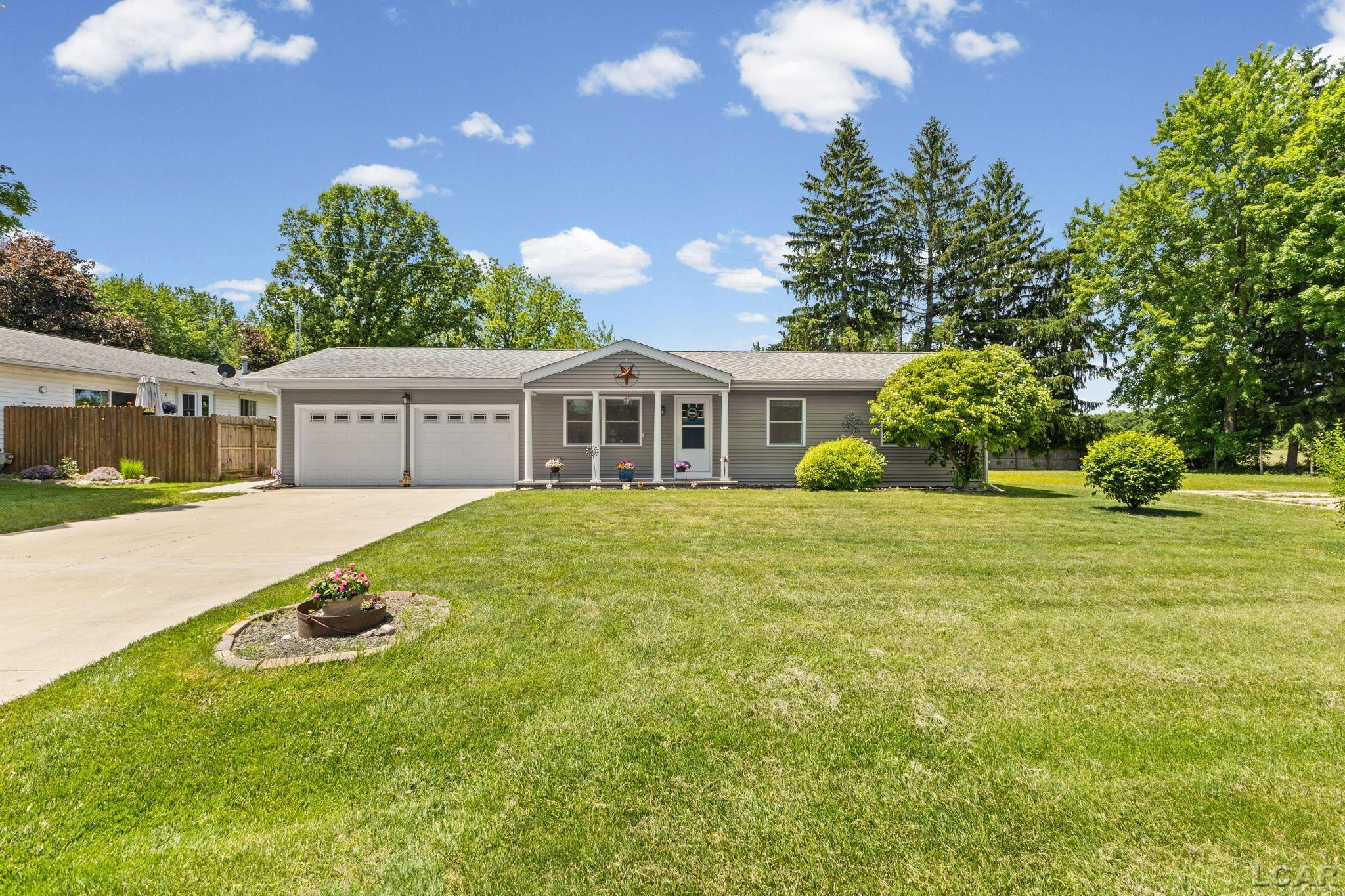 224 Kingsberry Court, Blissfield, MI 49228