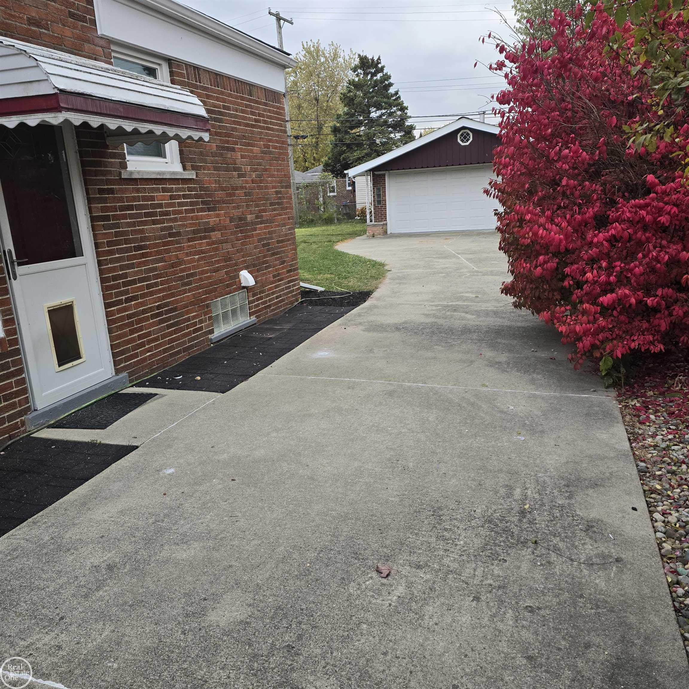 16084 Hauss Avenue, Eastpointe, MI 48021 — Photo 3